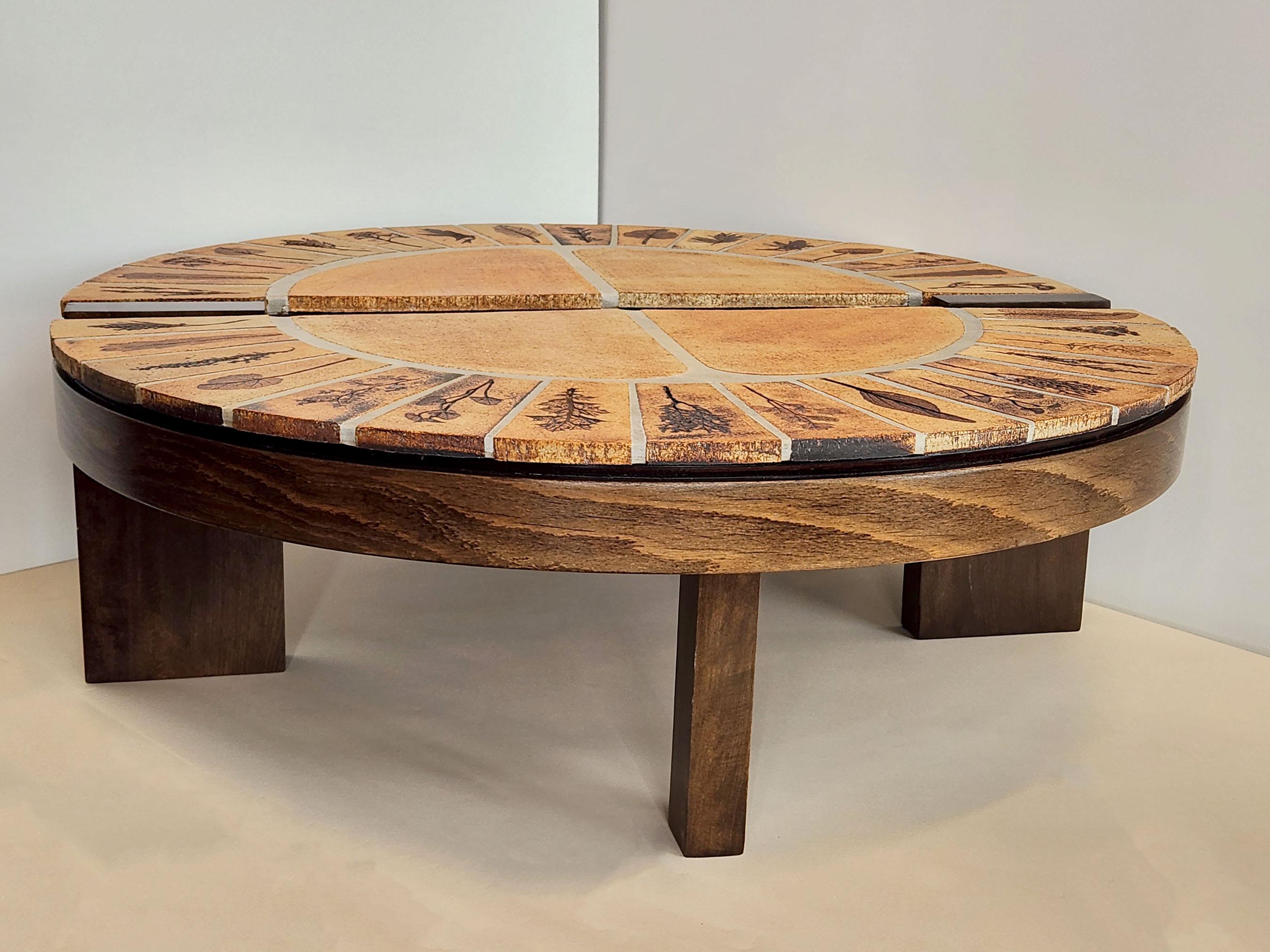 Français Roger Capron - Table basse fendue ovoïde en céramique, carreaux de Garrigue, structure en Wood en vente
