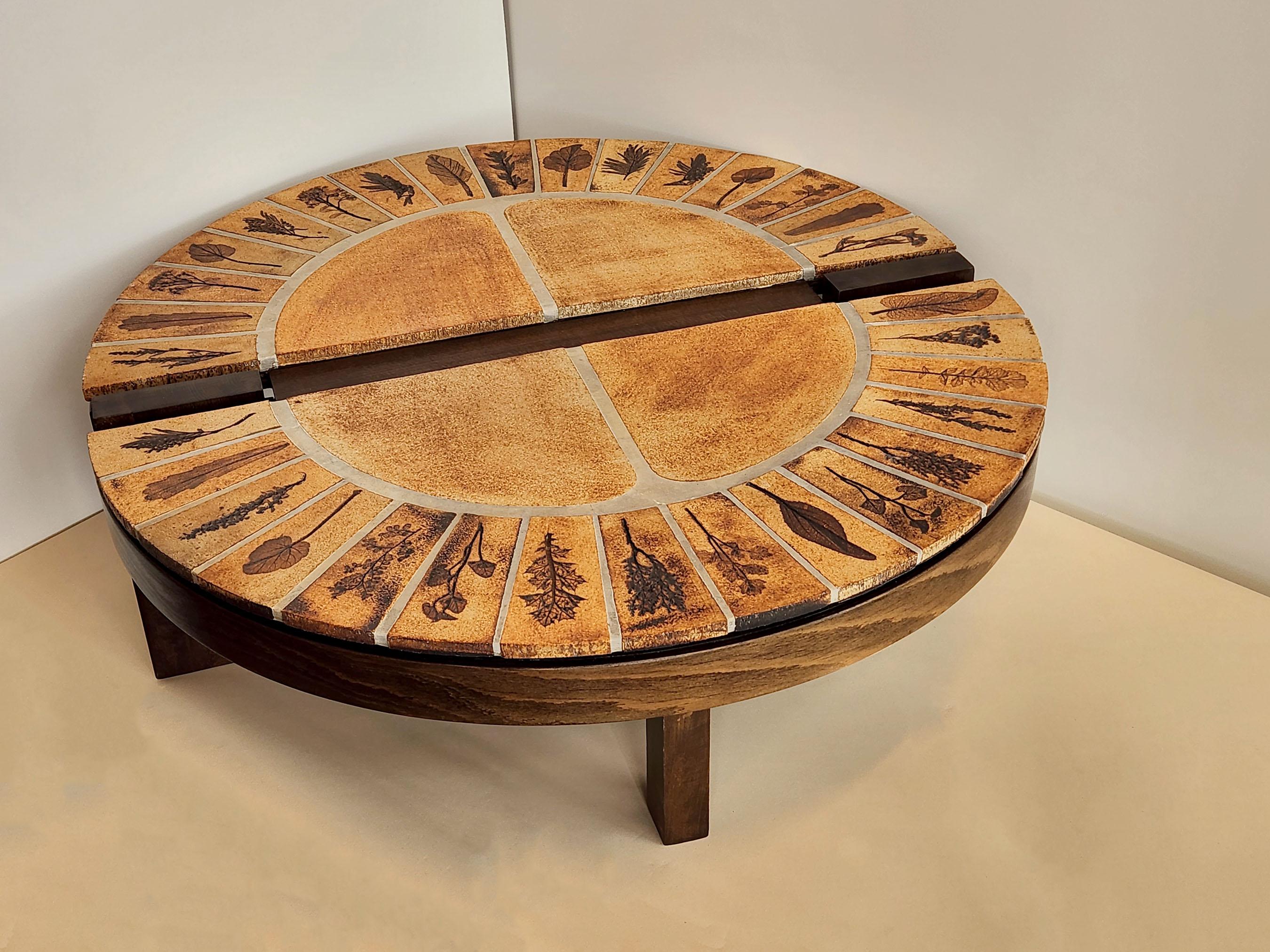 Céramique Roger Capron - Table basse fendue ovoïde en céramique, carreaux de Garrigue, structure en Wood en vente