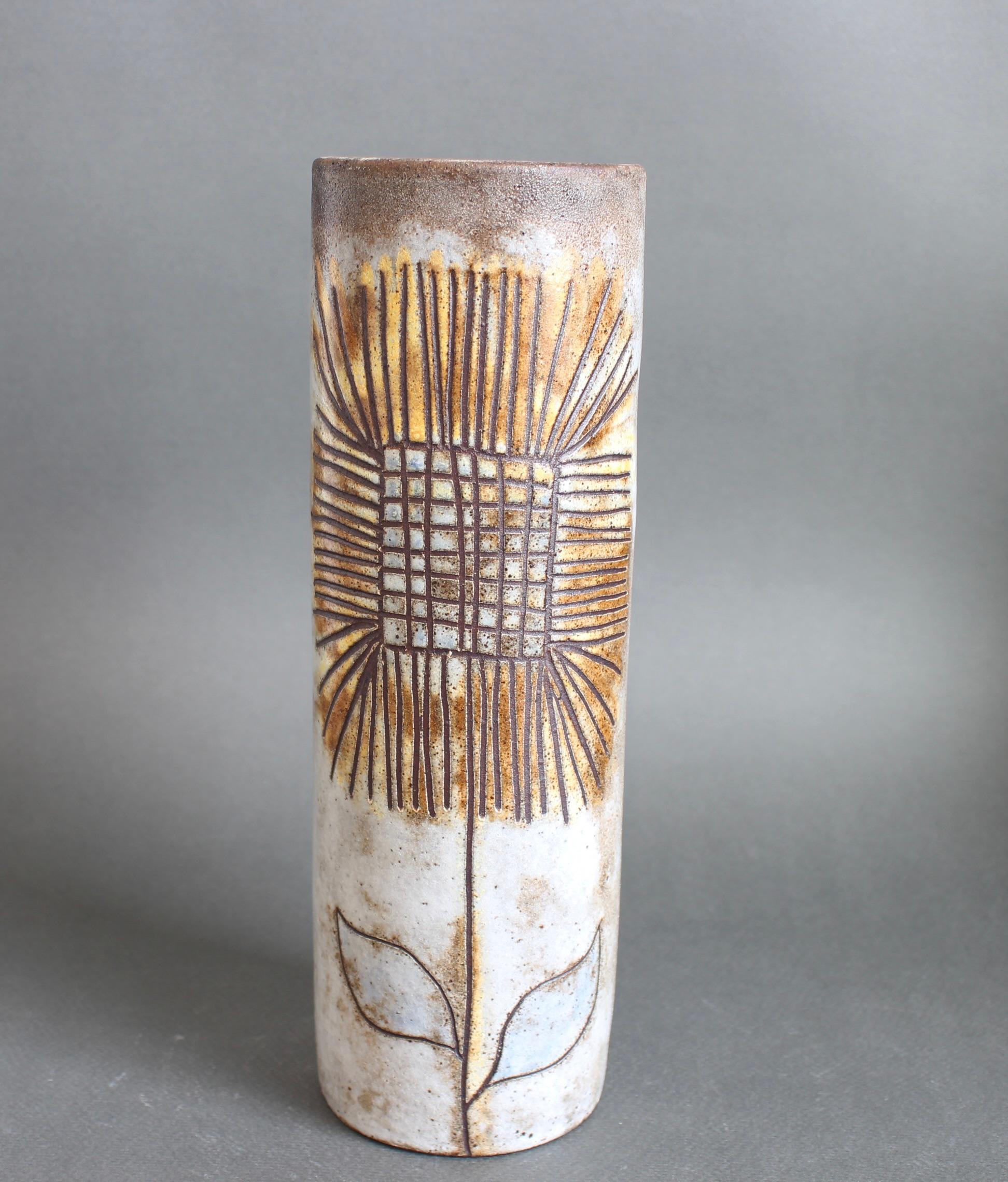 Dekorative Vase aus Keramik von Alexandre Kostanda (ca. 1960er Jahre) (Handbemalt) im Angebot