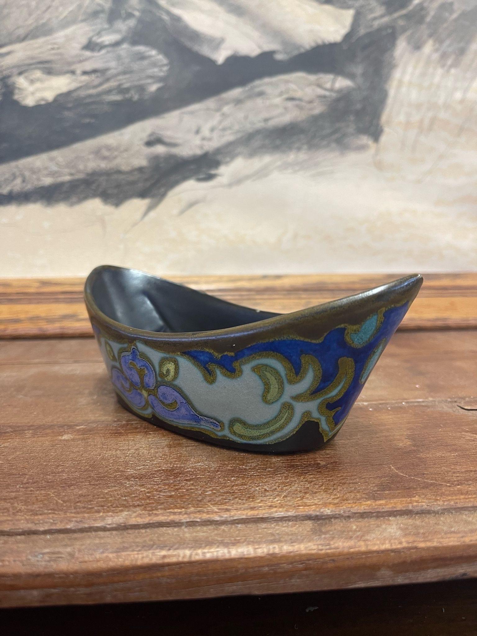 Vintage Ceramic Dish With Abstract Floral Motif. Imported From Holland. In Good Condition For Sale In Seattle, WA