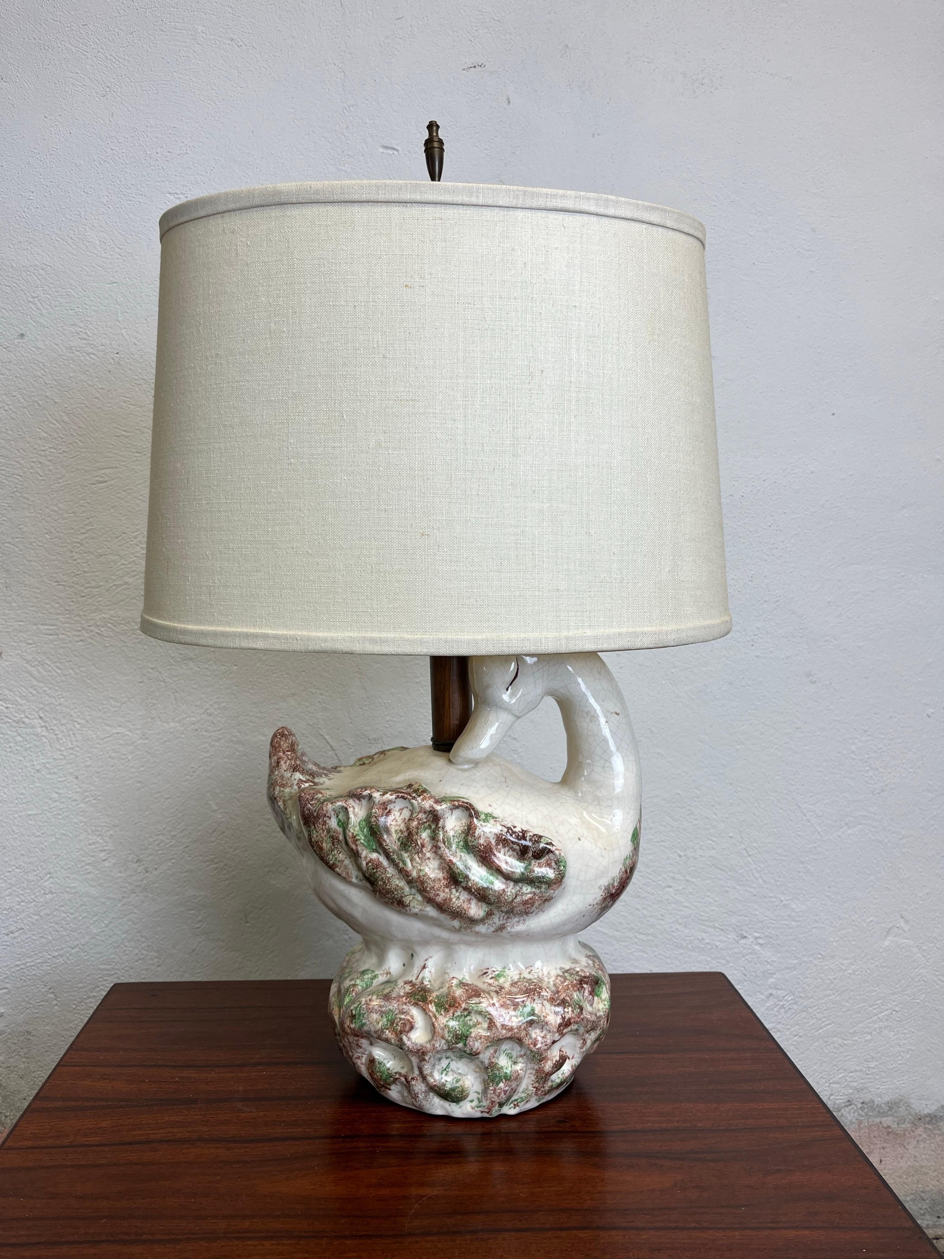 Eccezionale lampada per anatre in ceramica con smalto crakle. Grande espressione. Whiting con spruzzi di marrone e verde. Semplicemente fantastico.