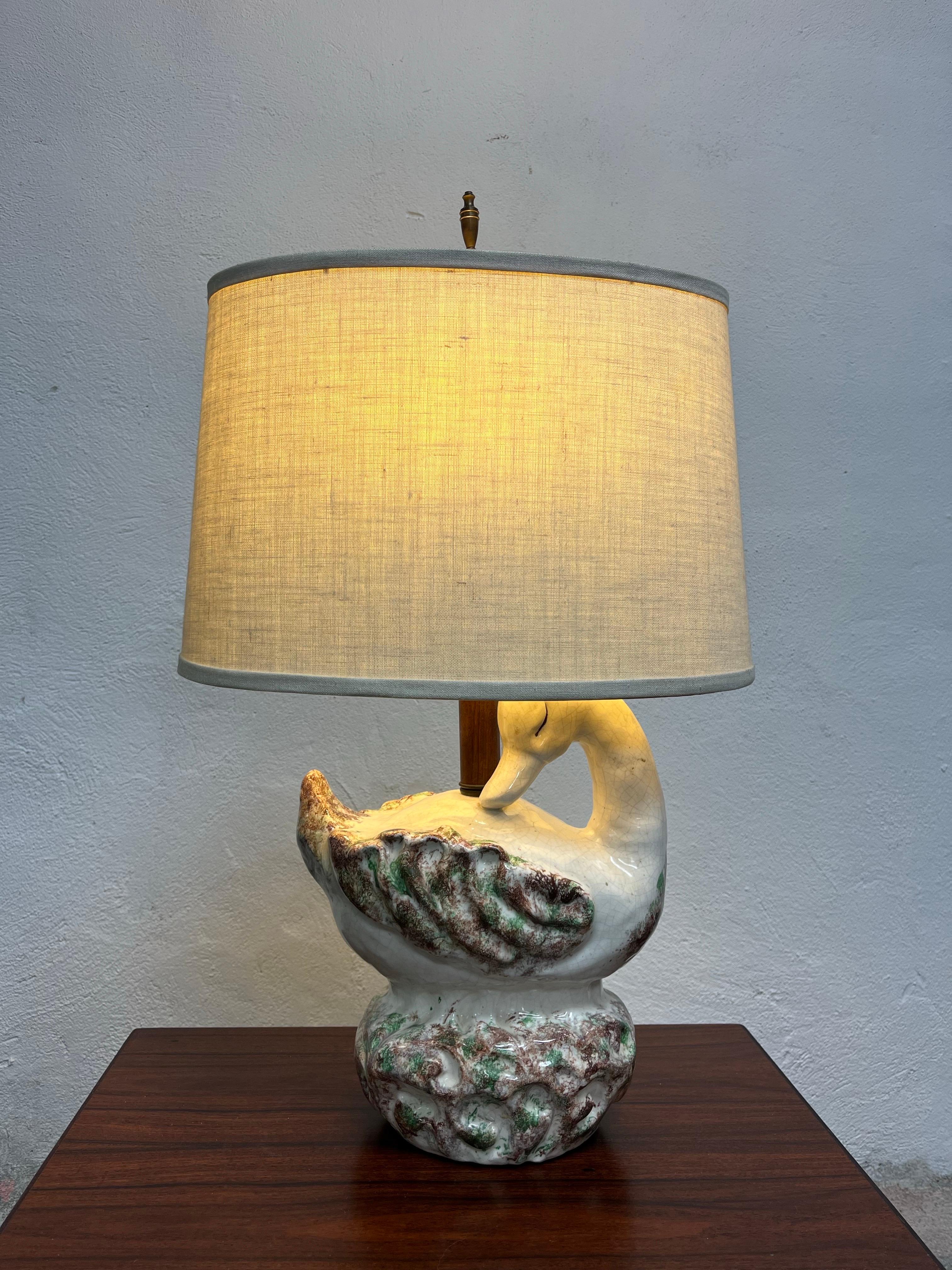 Mid-Century moderno Lampada in ceramica vintage a forma di cigno e anatra con smalto craquelé in vendita