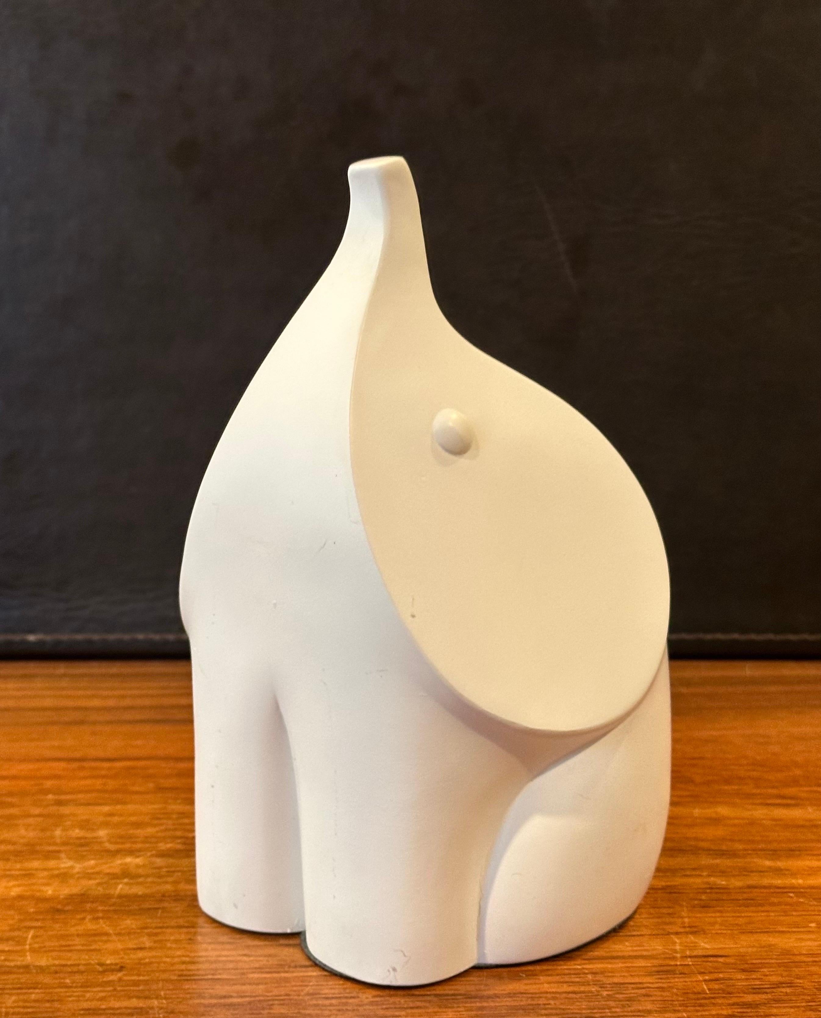 Ceramica Scultura di elefante in ceramica vintage di Jonathan Adler in vendita