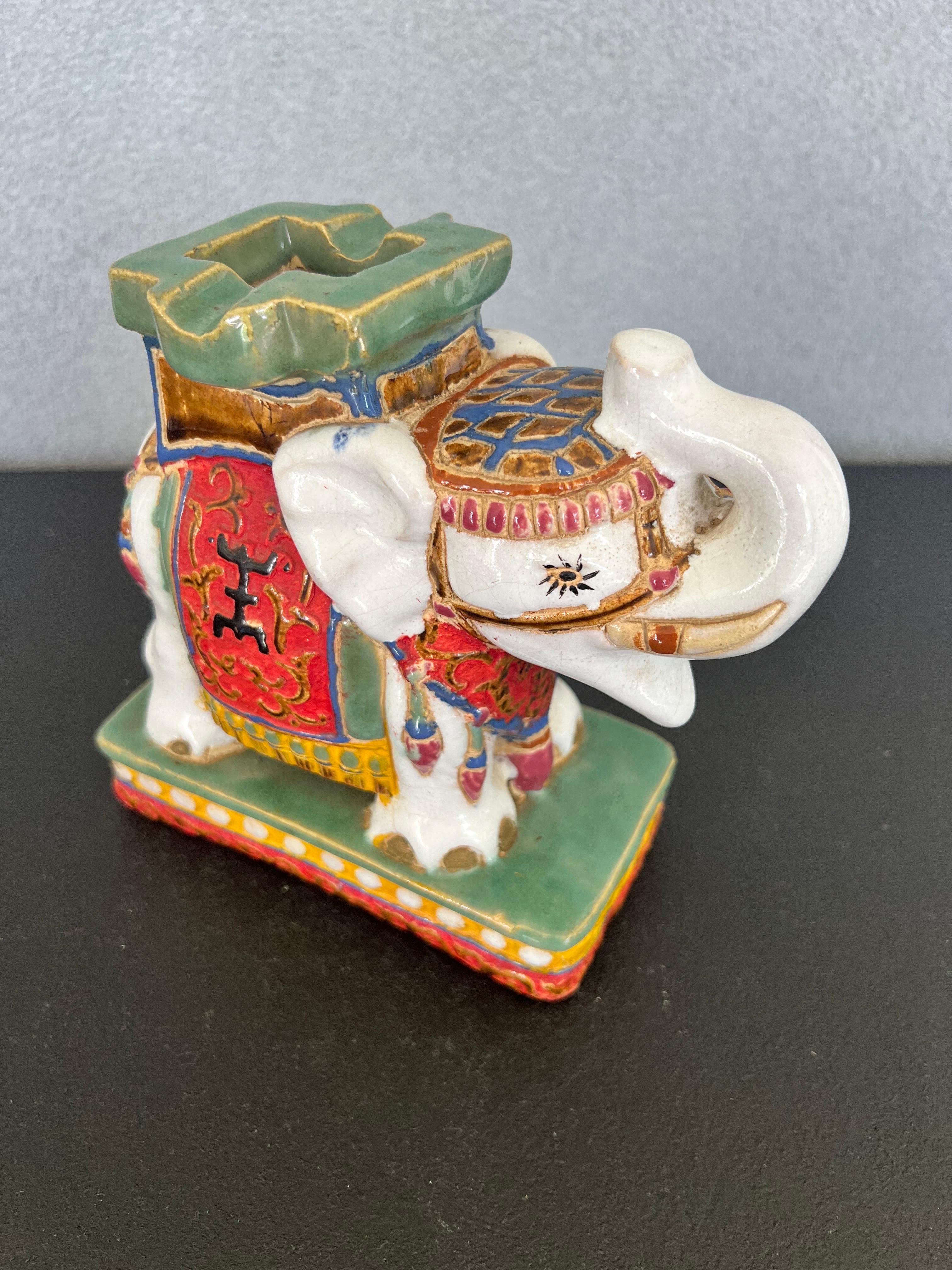 Mid-Century Modern Cendrier vintage à éléphant en céramique  en vente