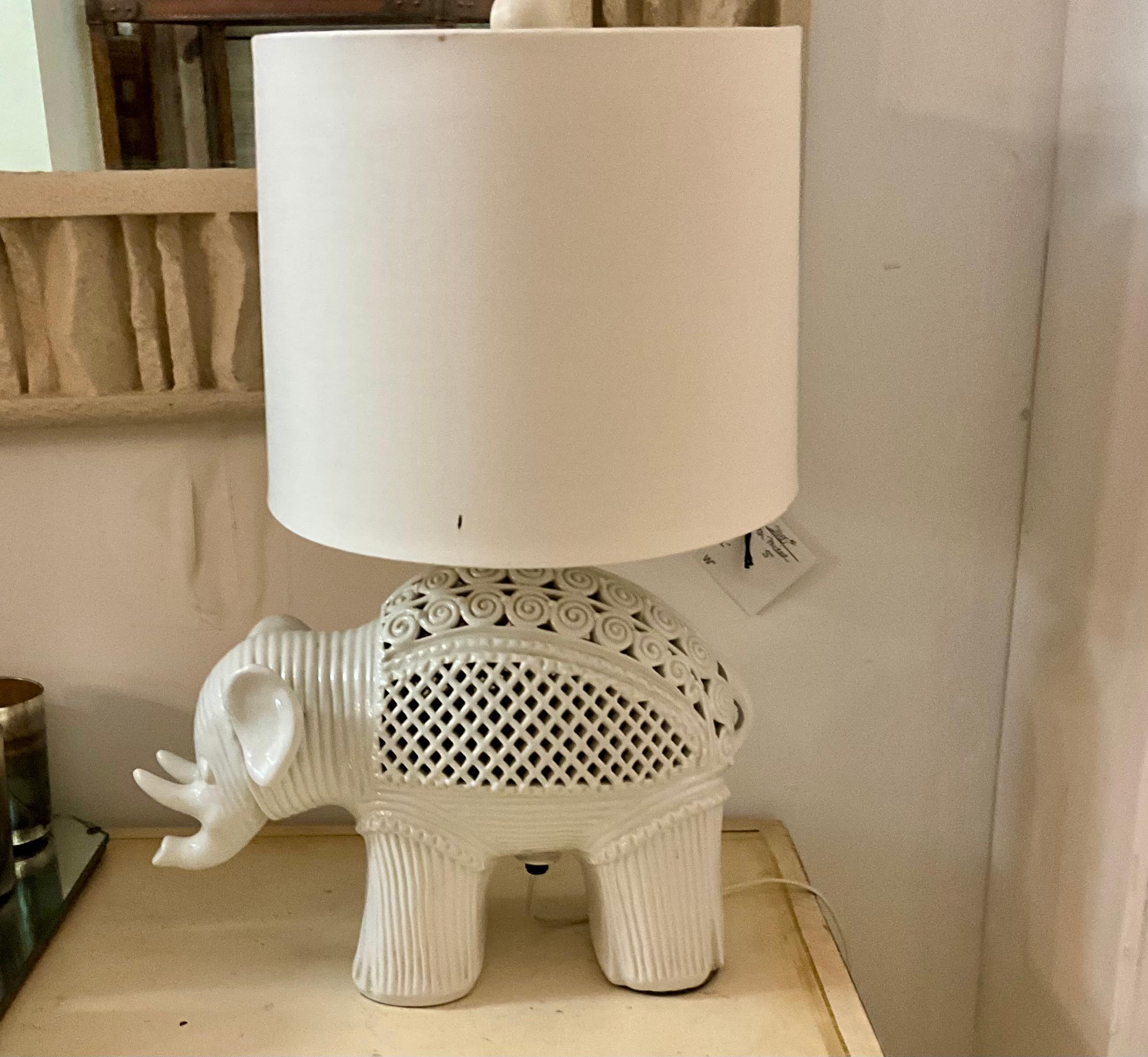 Fait main Lampe de table éléphant en céramique vintage en vente
