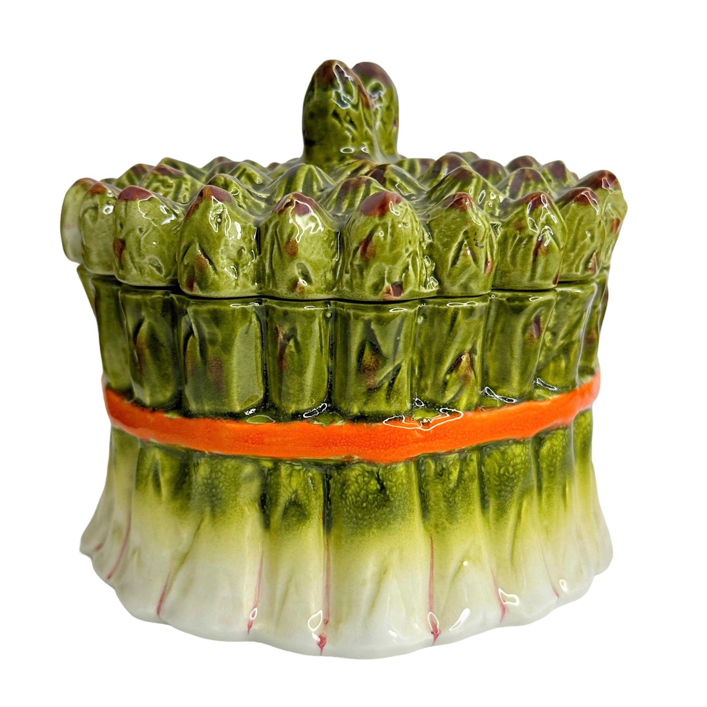 Peint à la main Vintage Ceramic Faience Majolica Asparagus Serving Canister or Jar Saucer Italy en vente