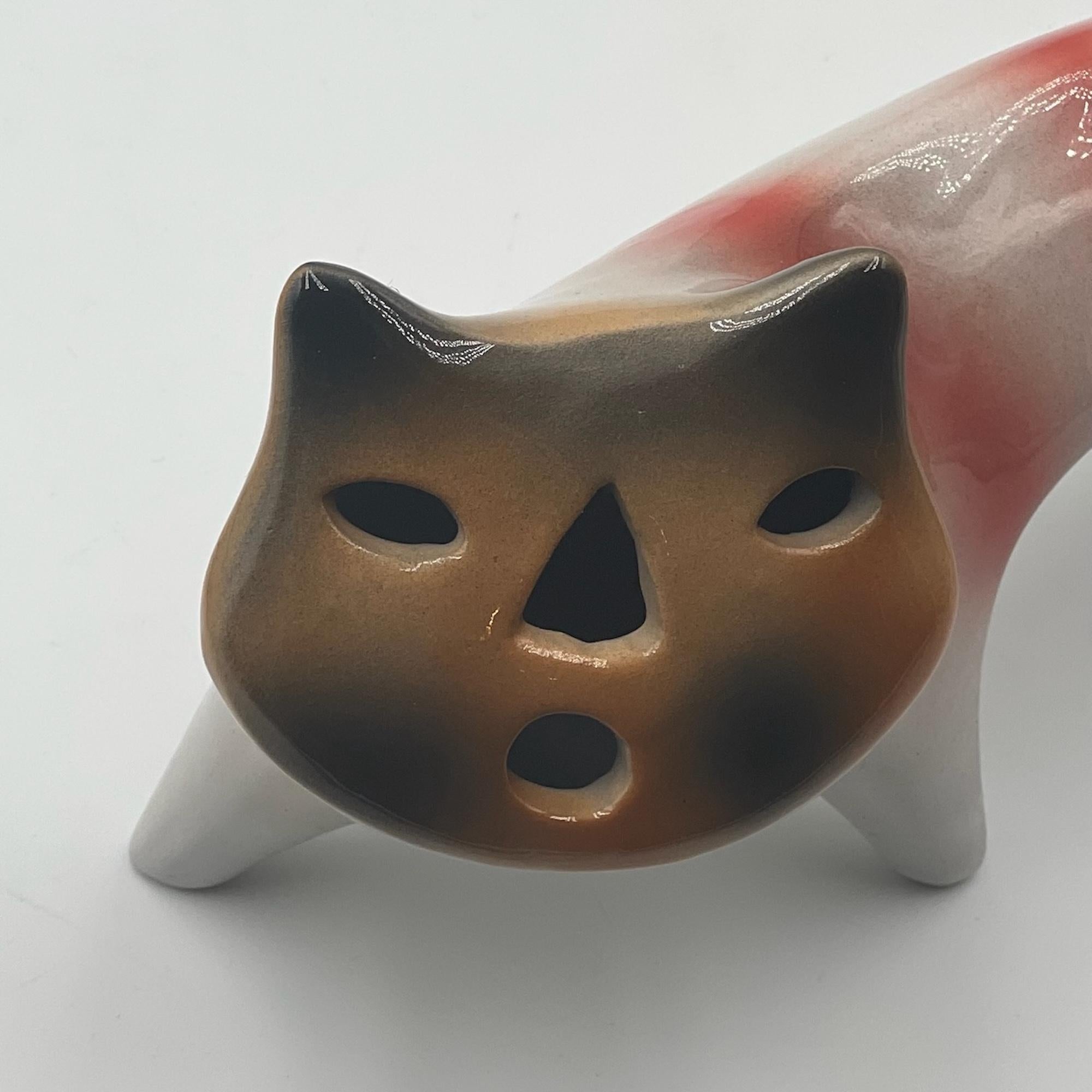 Add a touch of refined artistry to your space with this 1970s ceramic kitty figurine by Roberto Rigon. 

A standout piece from his celebrated 
