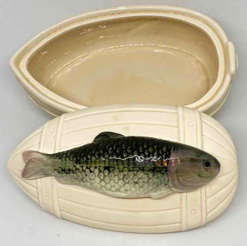 Vintage Ceramic Fish Tureen for Marinated Herring or Trout Dinnerware For Sale 6
