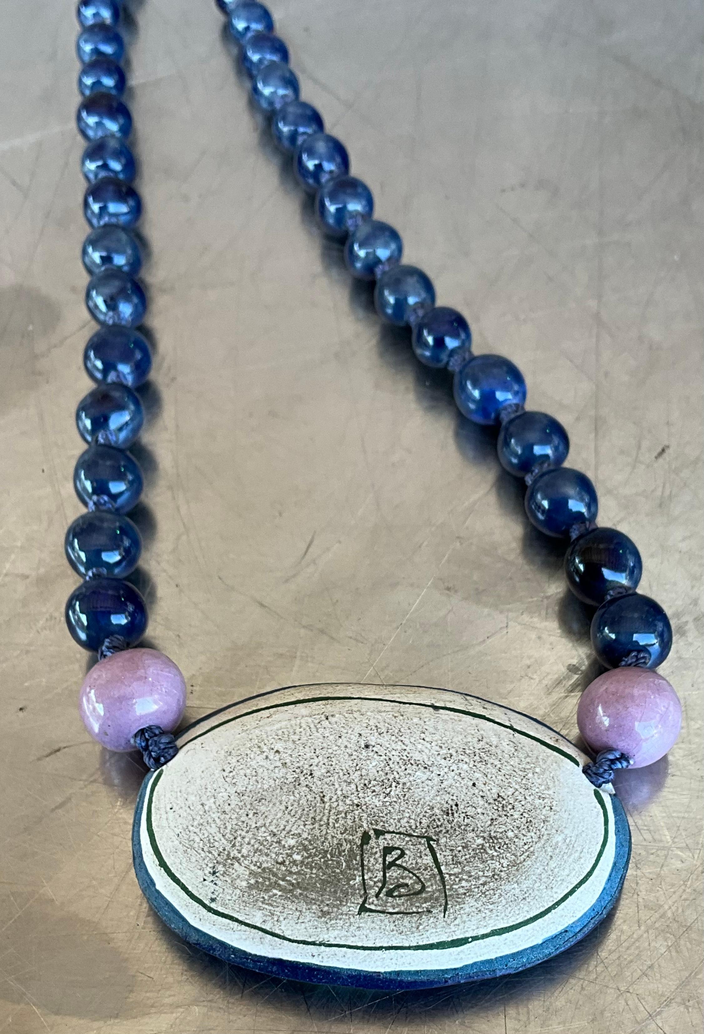 Collana di fiori in ceramica vintage con perline di Sodalite in vendita 4
