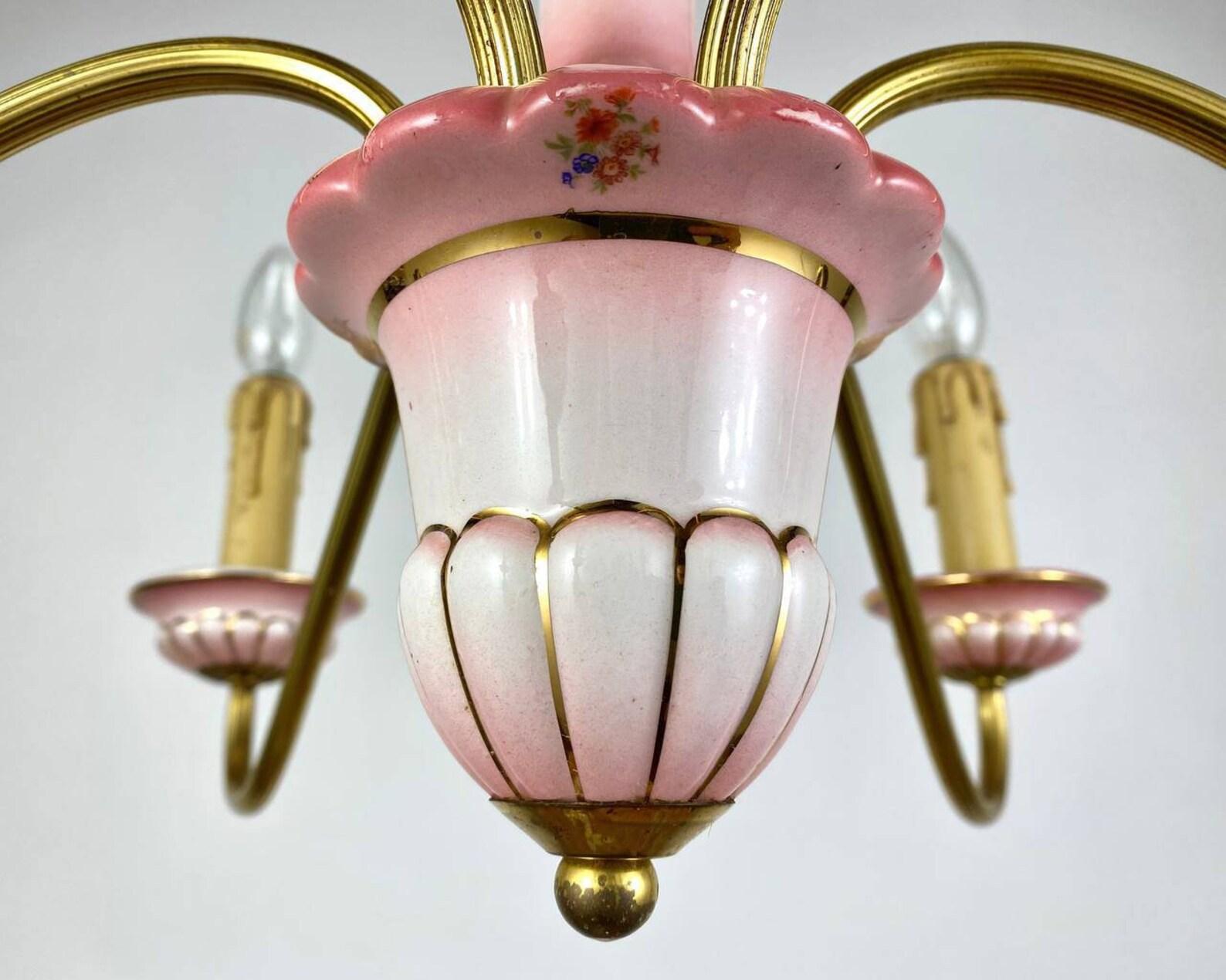 Vintage Ceramic & Gilt Brass Chandelier Six Light Bulbs Ceiling Lamp In Good Condition For Sale In Bastogne, BE
