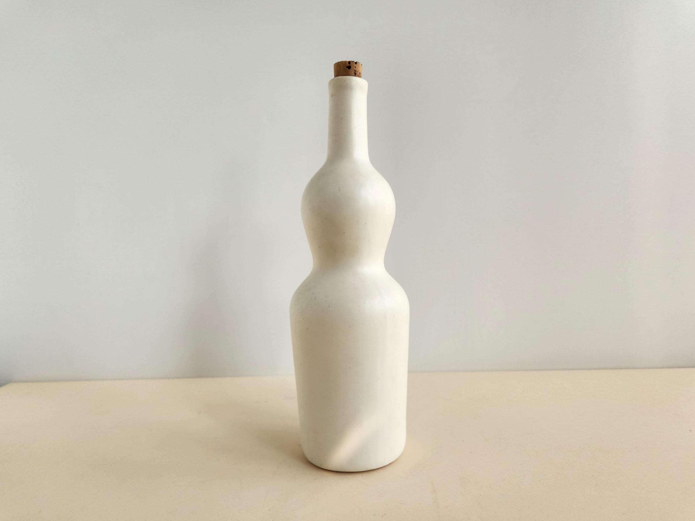 Roger Capron - Vintage Ceramic Gin Flask  In Excellent Condition For Sale In Stratford, CT