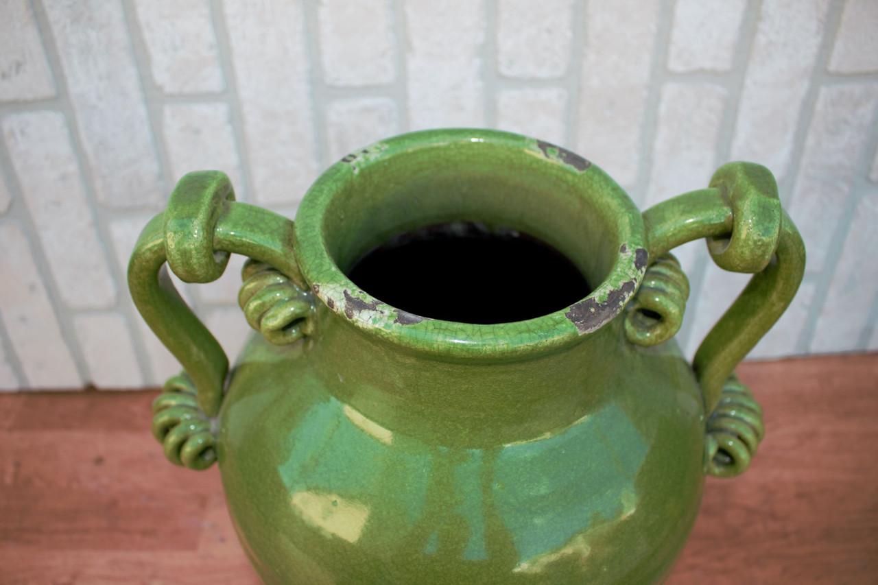 Vintage Keramik Grün Amphora Shaped Vase mit abnehmbarem Deckel im Zustand „Gut“ im Angebot in Chicago, IL