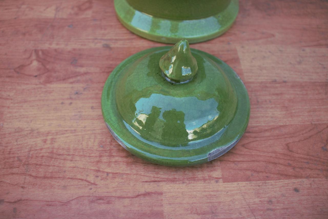 Vintage Keramik Grün Amphora Shaped Vase mit abnehmbarem Deckel im Angebot 2
