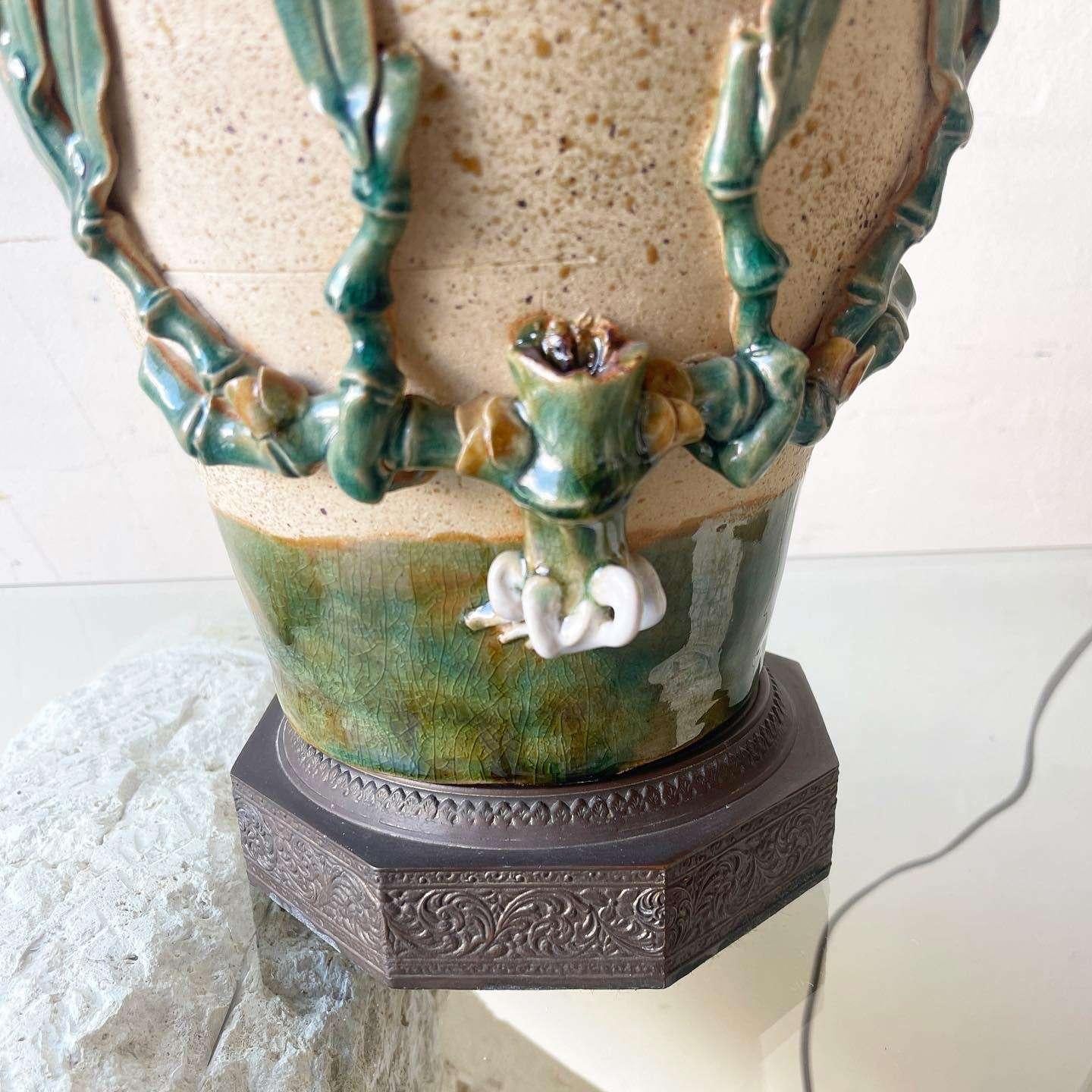 Vintage-Tischlampen aus Keramik, handbemalt und geformt, mit Messingfuß, Paar im Angebot 4