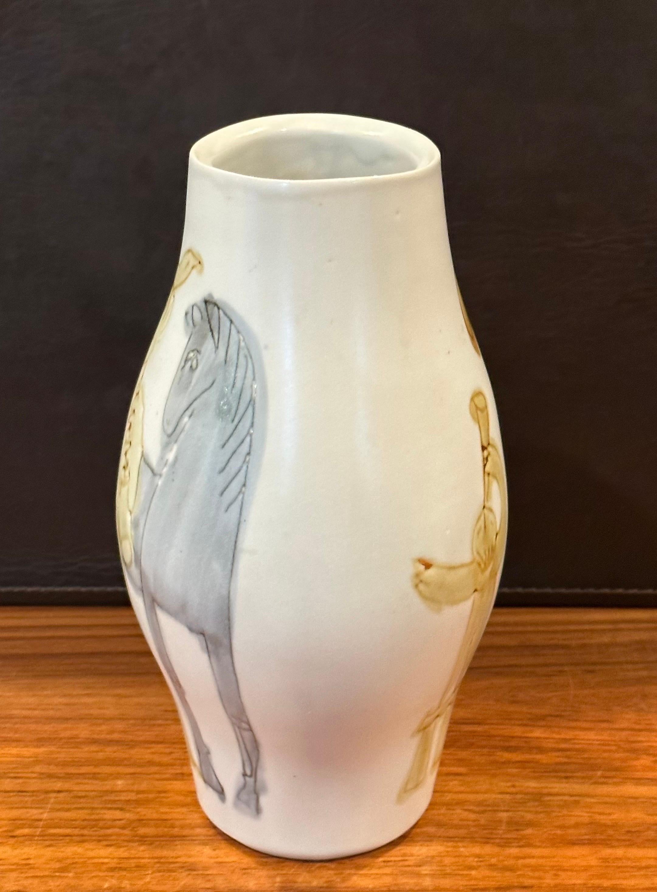Vase cheval vintage en céramique peint à la main dans le style de Picasso en vente 2