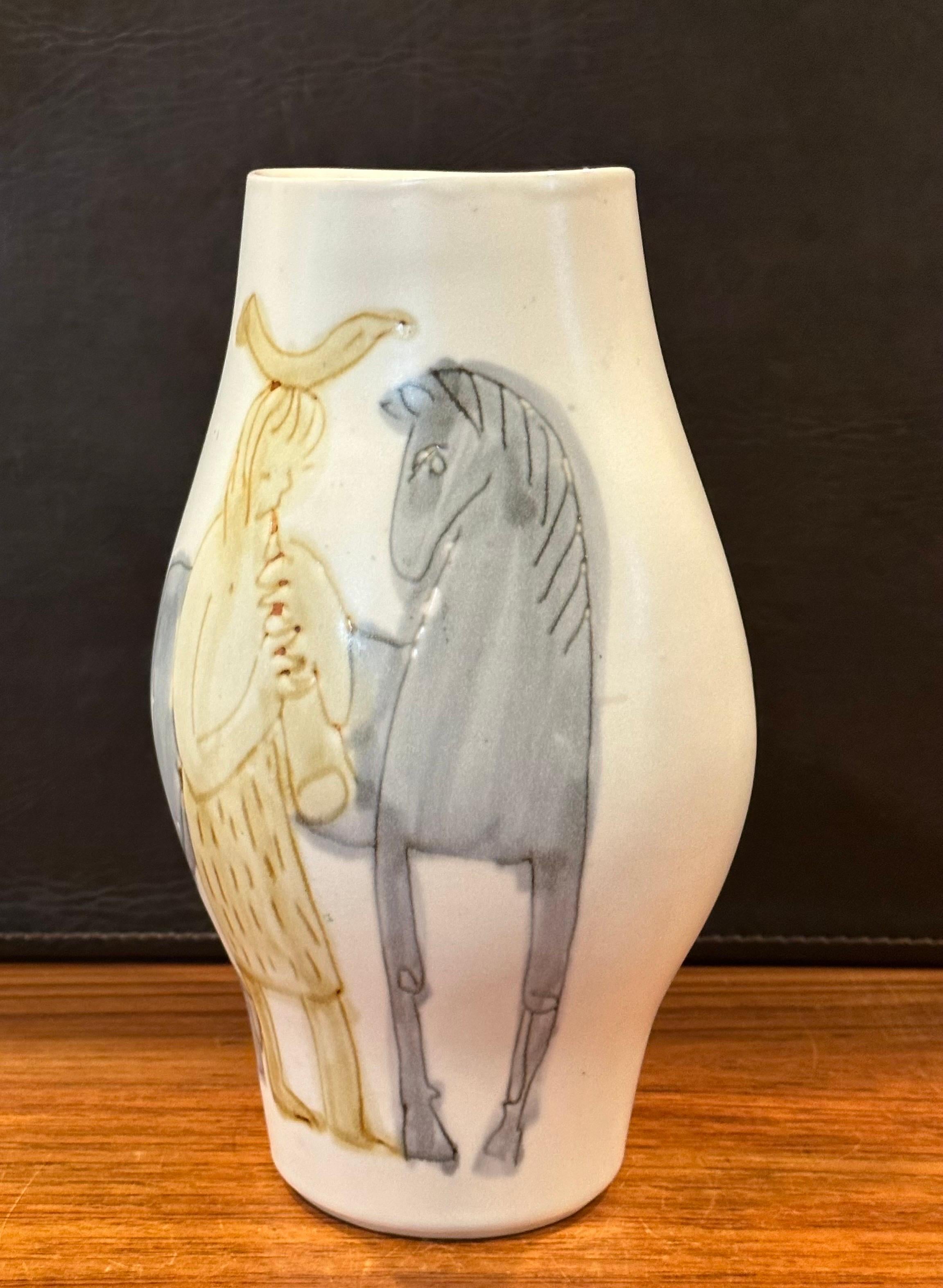 20ième siècle Vase cheval vintage en céramique peint à la main dans le style de Picasso en vente