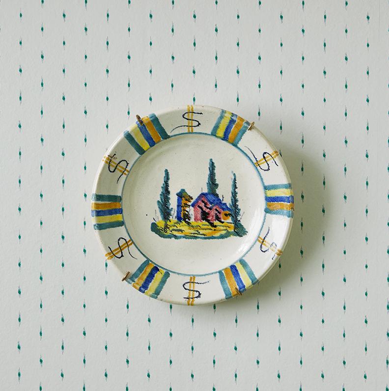 Italy, Vintage

Ceramic hanging platter. 

Ø 24 x D 3 cm