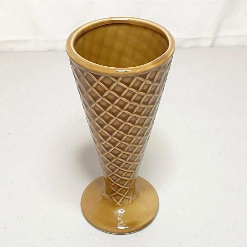 Vintage Ceramic Ice Cream Cones by Betty Utley - Set of 4 In Good Condition For Sale In Delray Beach, FL