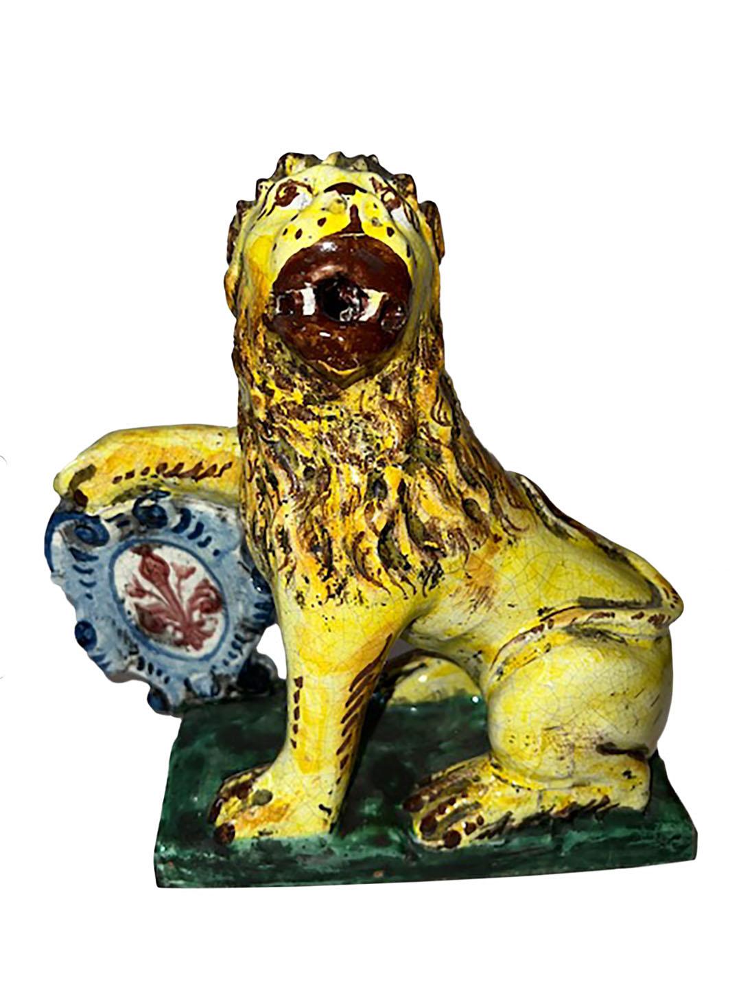 Vintage Ceramic Italian Lions, A Pair In Good Condition For Sale In Dallas, TX
