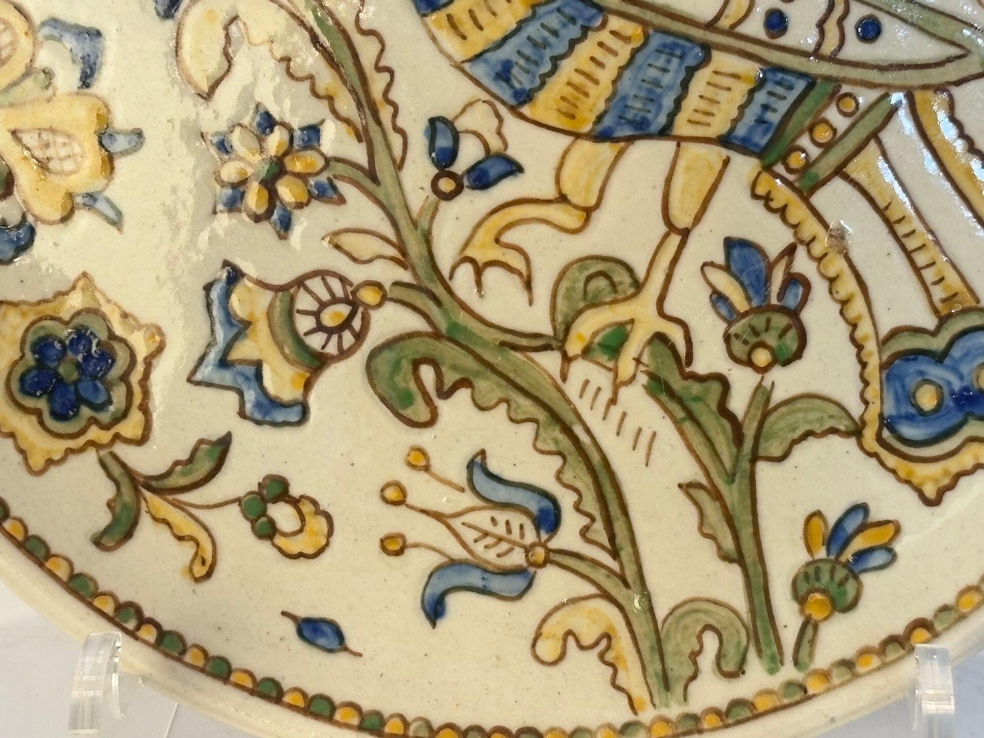 Intagliato a mano Piatto in ceramica Jeziorna polacco d'epoca Bolesławiec 1960 Polonia in vendita