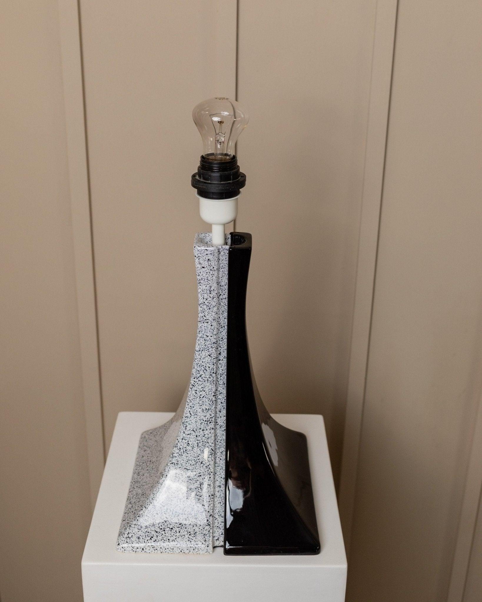 Lámpara vintage de cerámica en blanco y negro, años 80 en venta 1