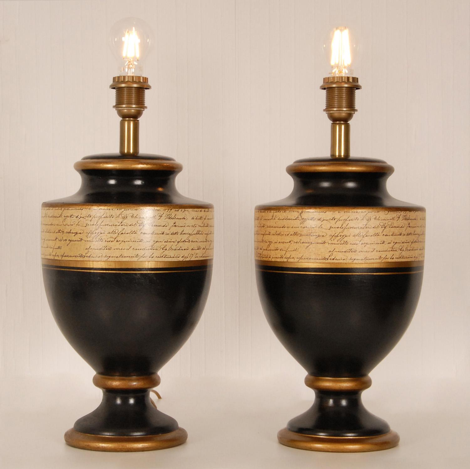 Mid-Century Modern Paire de lampes à vase en céramique vintage dorées et noires, France en vente