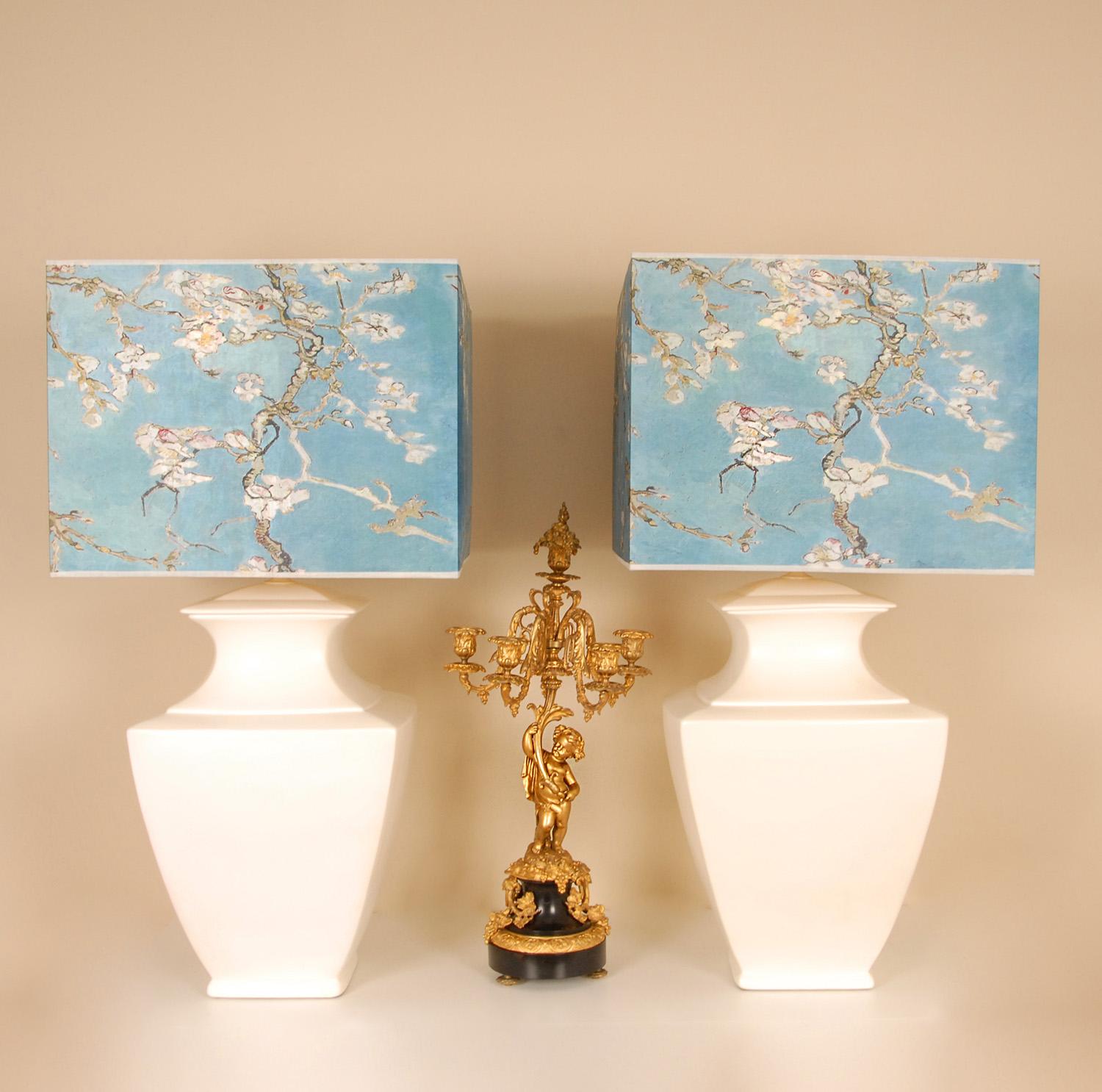 Vintage Tall Spanish Chinoiserie square Table Lamps Ceramic Handmade.
The silk lampshades after Vincent van Gogh and the interior gold are in a new condition
Displaying size of the lamps is most difficult to do. It are fabulous tall lamps.
Material: