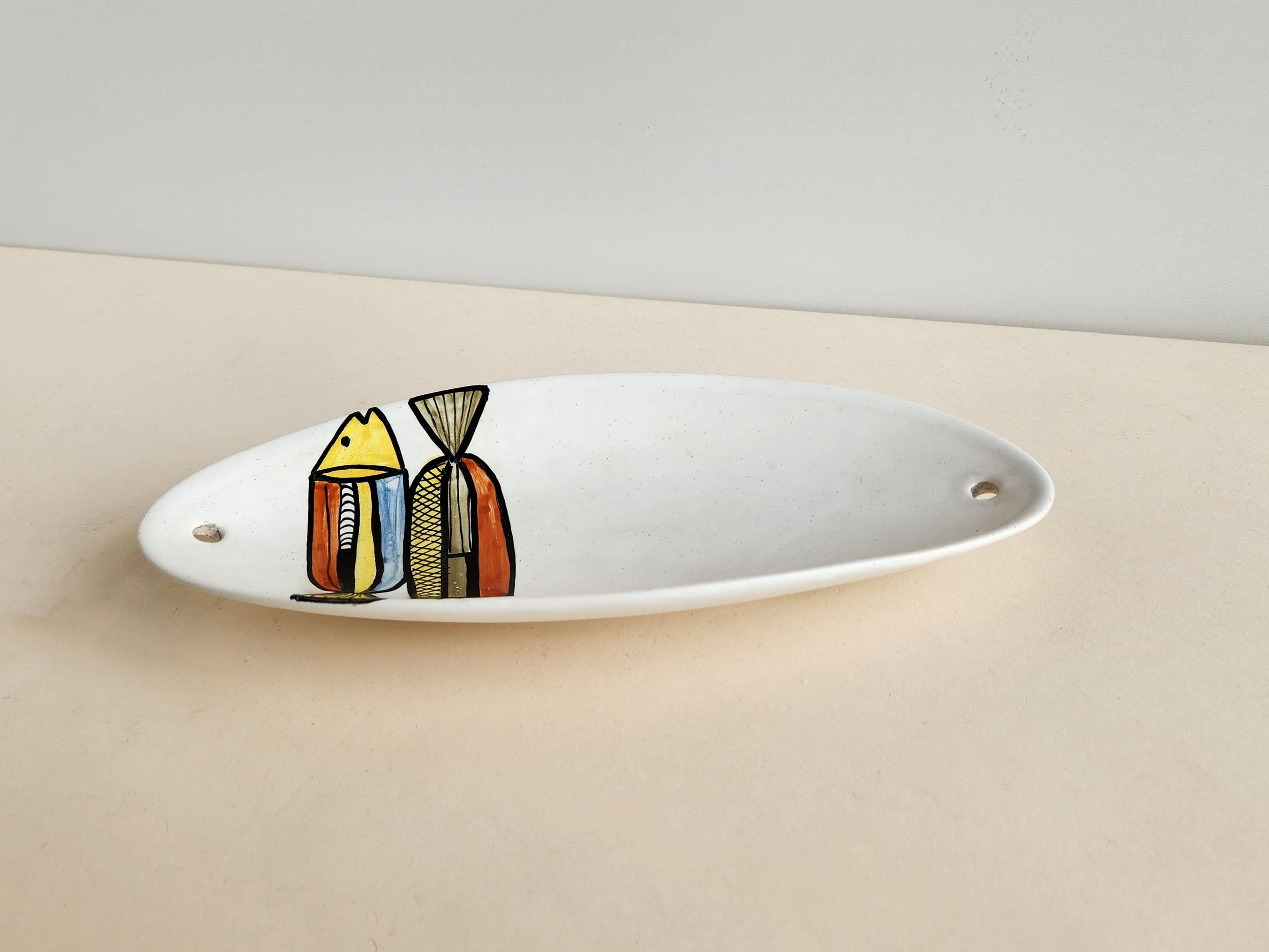 Vintage Keramik Mini Cano Servierplatte mit Fischmotiv von Roger Capron - Vallauris, Frankreich

Roger Capron war ein einflussreicher französischer Keramiker, der für seine Kacheltische und die Verwendung wiederkehrender Motive wie stilisierte