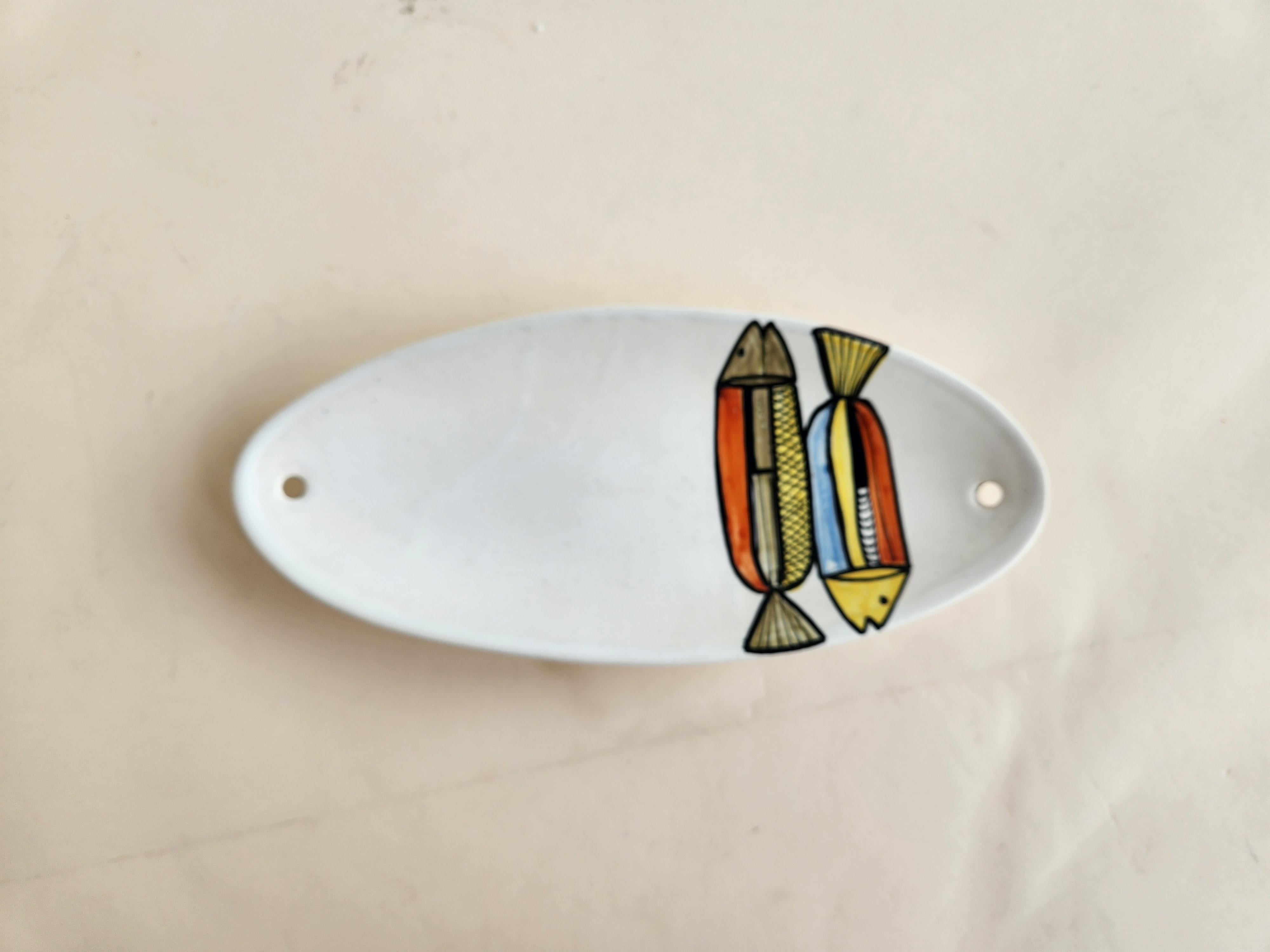 Roger Capron - Vintage Ceramic Mini Canoe Vide Pochewith Fish Motive In Good Condition For Sale In Stratford, CT