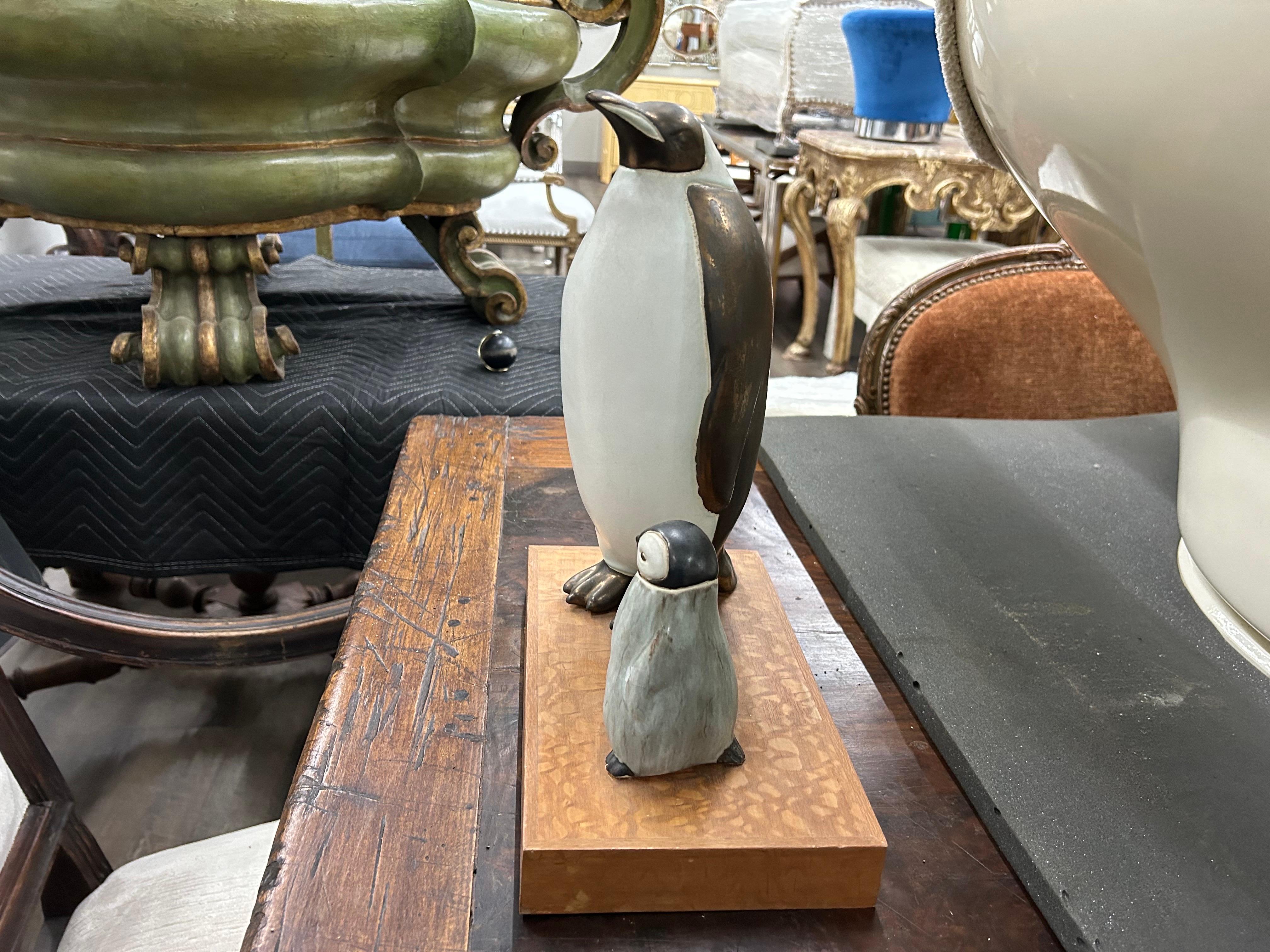 Escultura pingüino de cerámica vintage siglo XX en venta