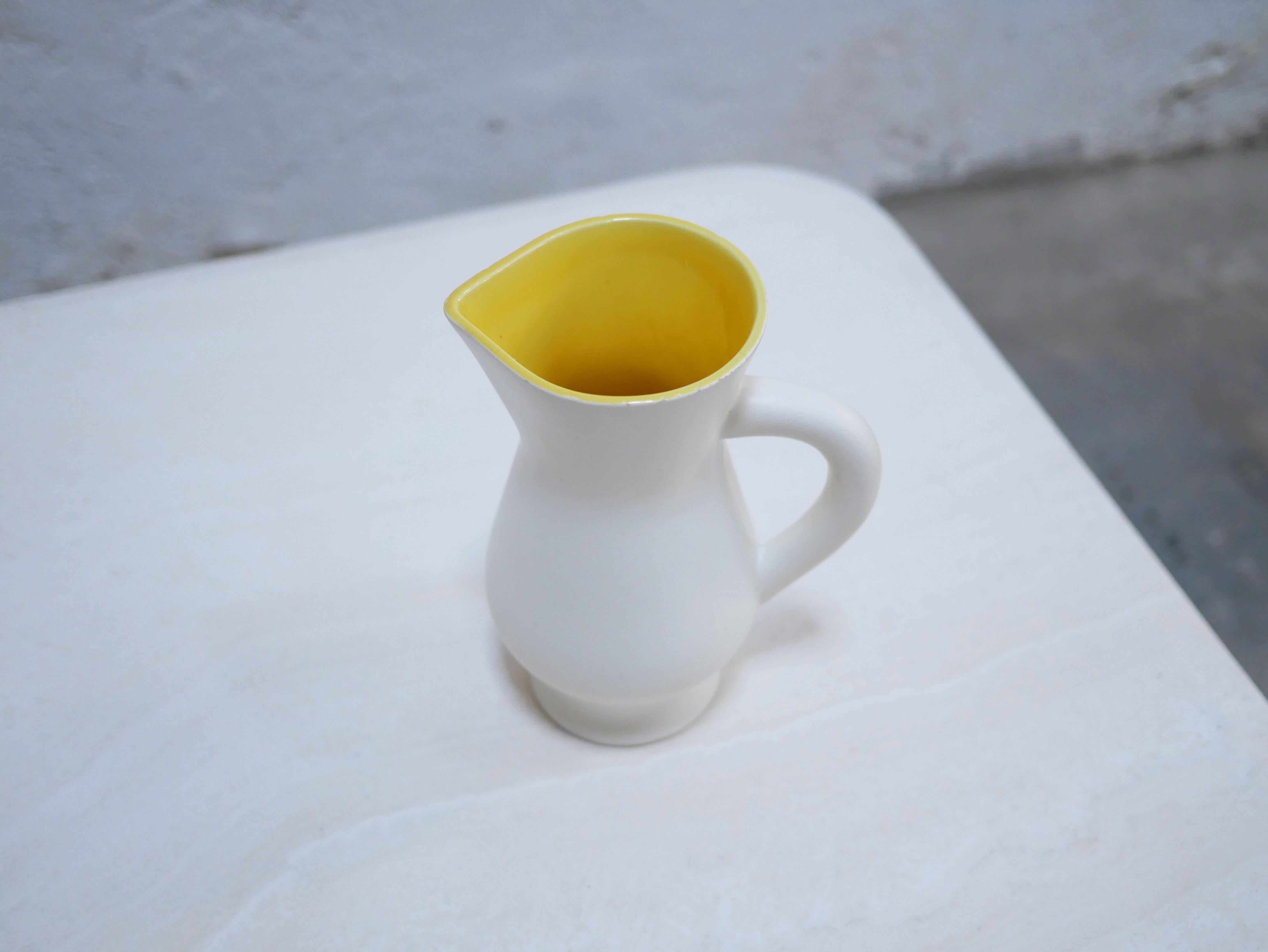 Vintage ceramic pitcher by the Saint Clément France factory In Good Condition For Sale In AIGNAN, FR