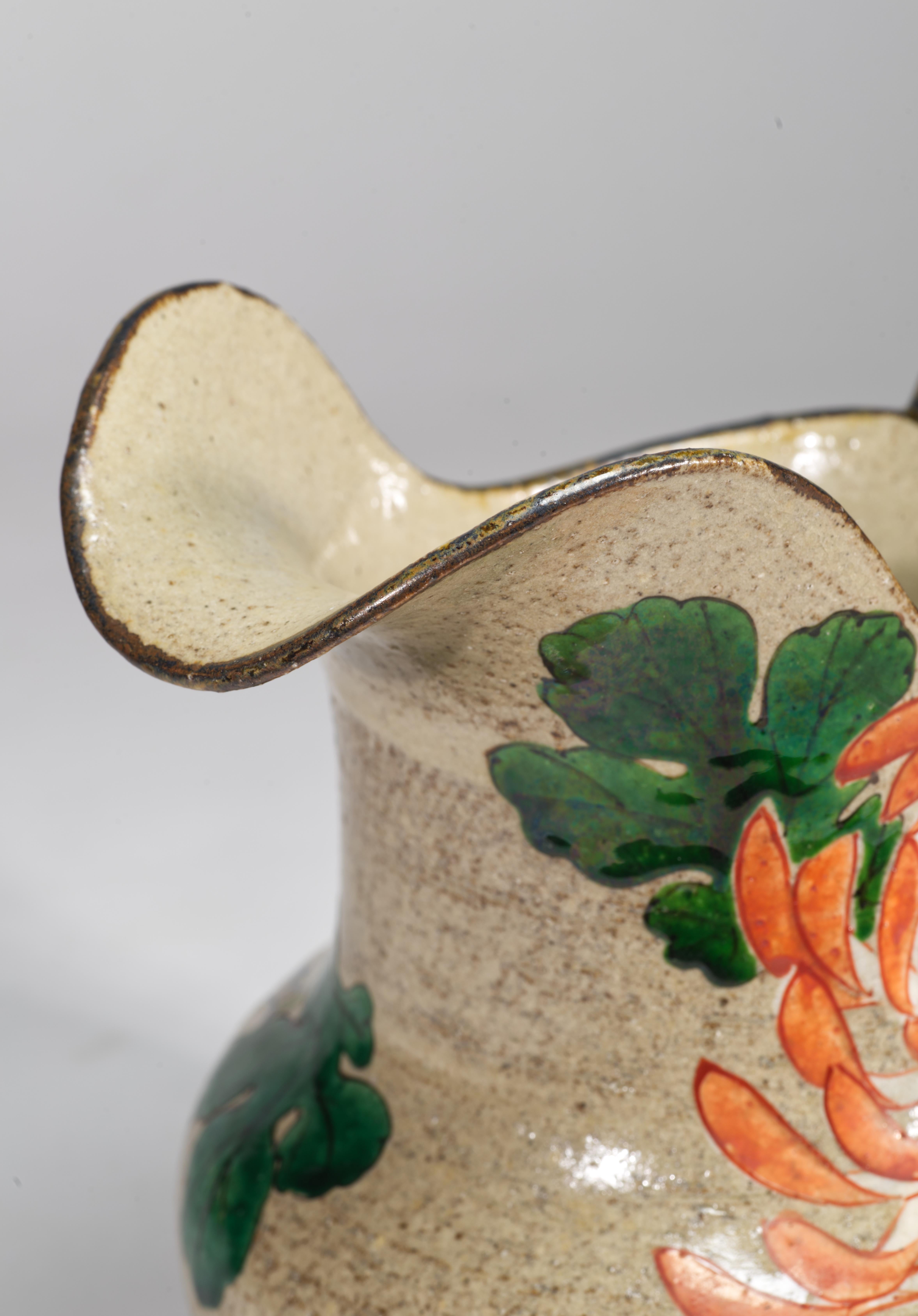 Ceramica Vaso brocca in ceramica vintage con decorazione di crisantemi