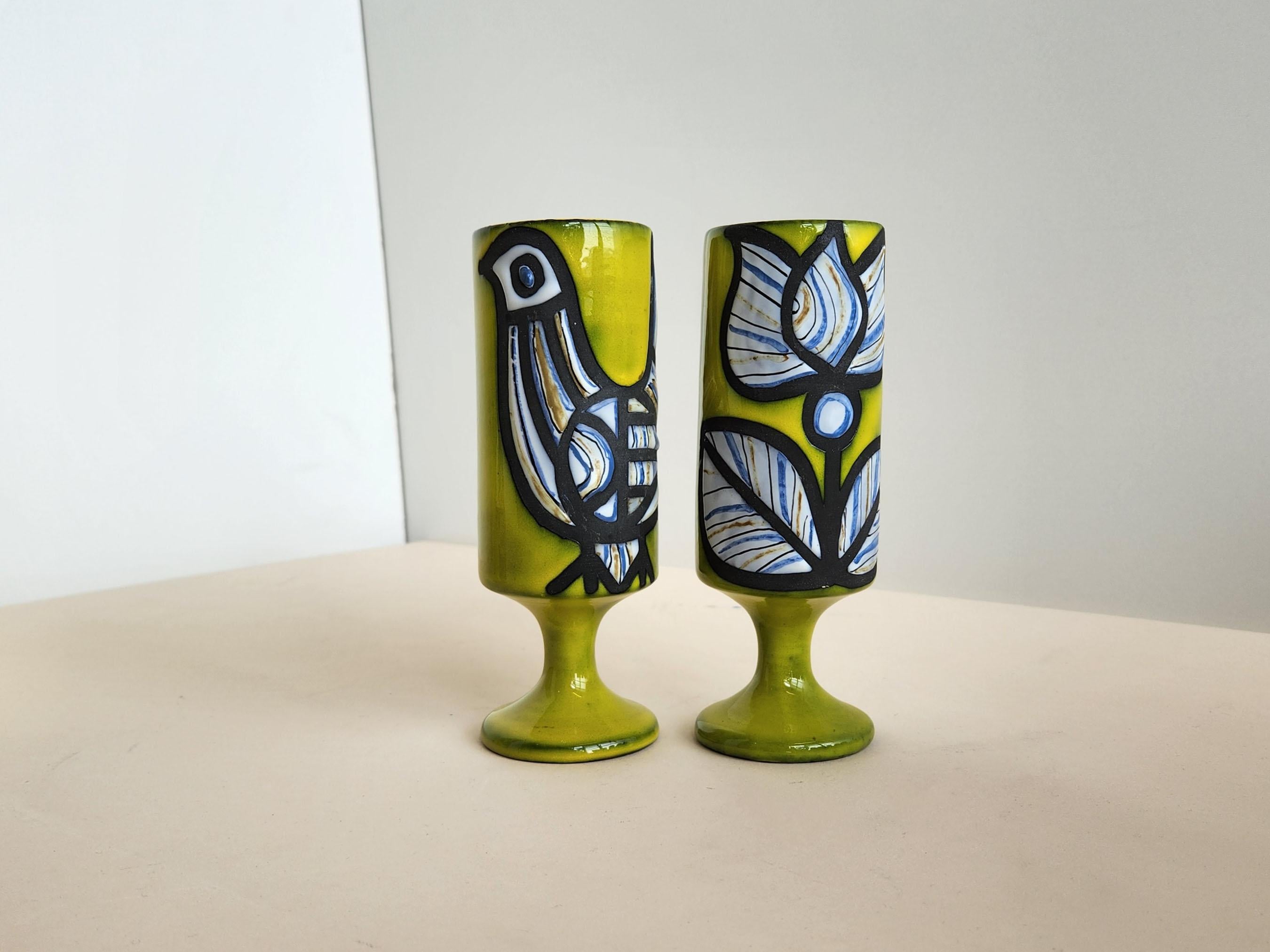 Roger Capron – Vintage-Krug aus Keramik mit Mädchen und 2 Tassen mit Blumen  (Mitte des 20. Jahrhunderts) im Angebot