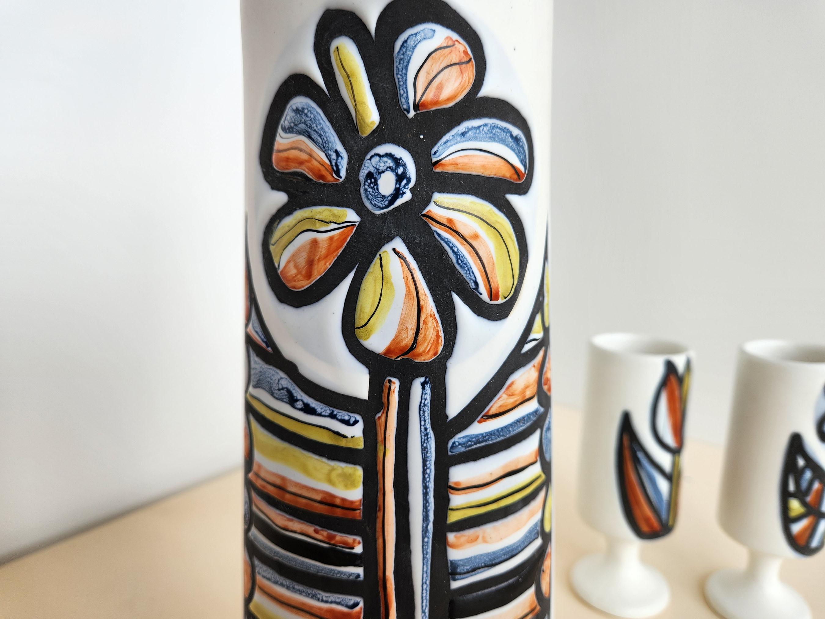 Roger Capron - Vintage-Krüge aus Keramik und 2 Kelche mit Blumenmotiv im Zustand „Hervorragend“ im Angebot in Stratford, CT