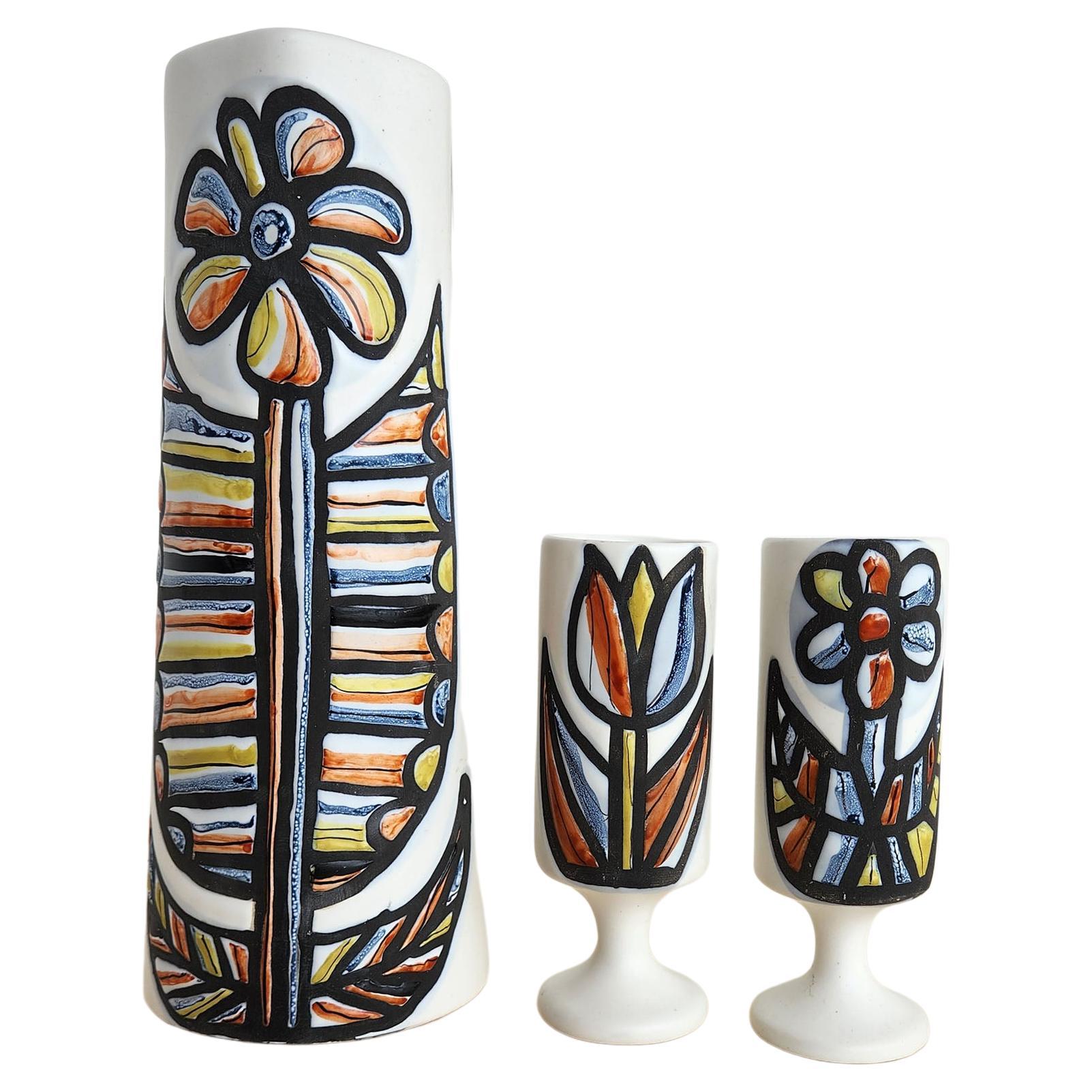 Roger Capron - Pichets et 2 gobelets en céramique d'époque avec motif de fleurs en vente