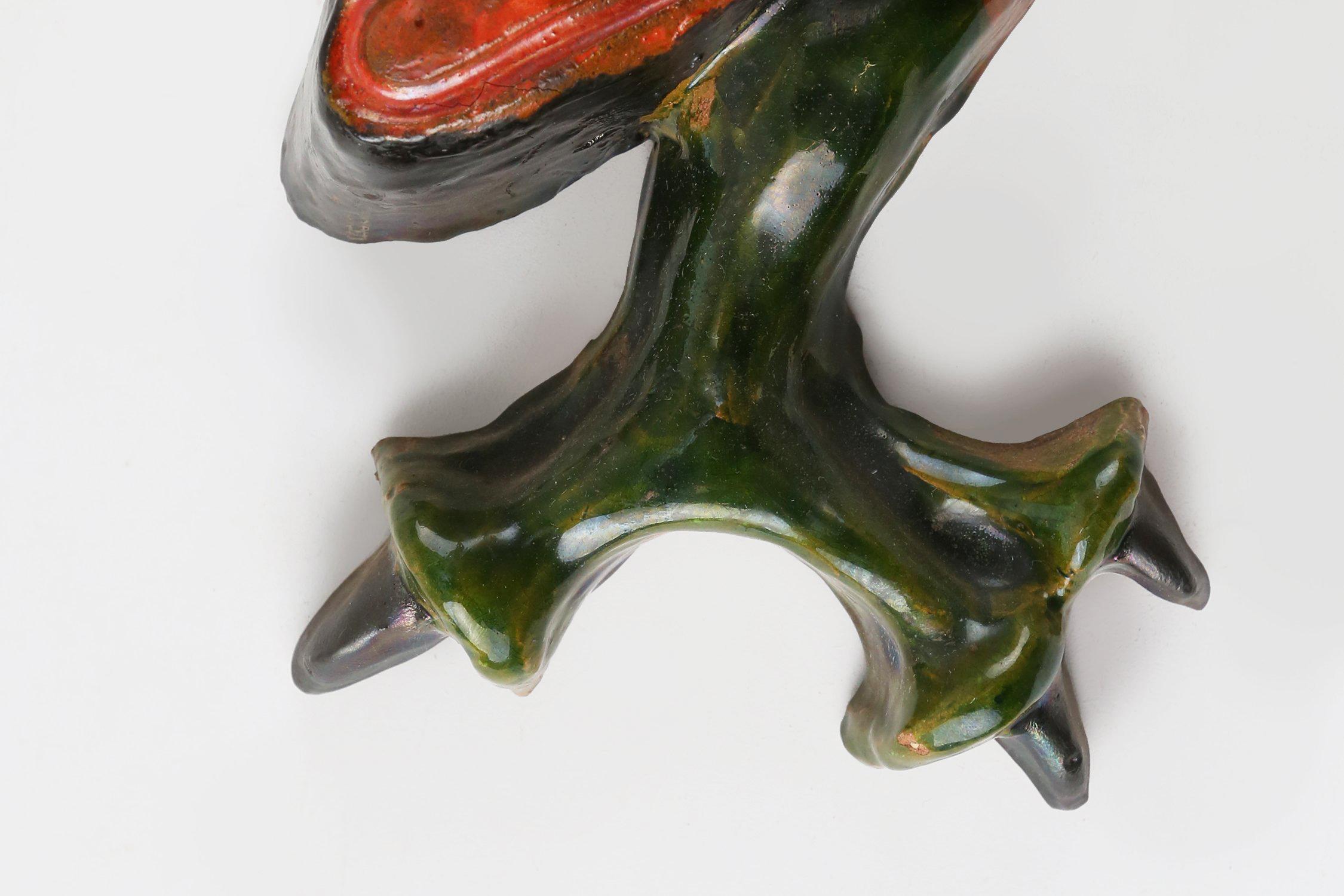 Mid-Century moderno Placchetta in ceramica d'epoca raffigurante un gallo colorato, firmata A. Dandoy, Belgio 1960 in vendita