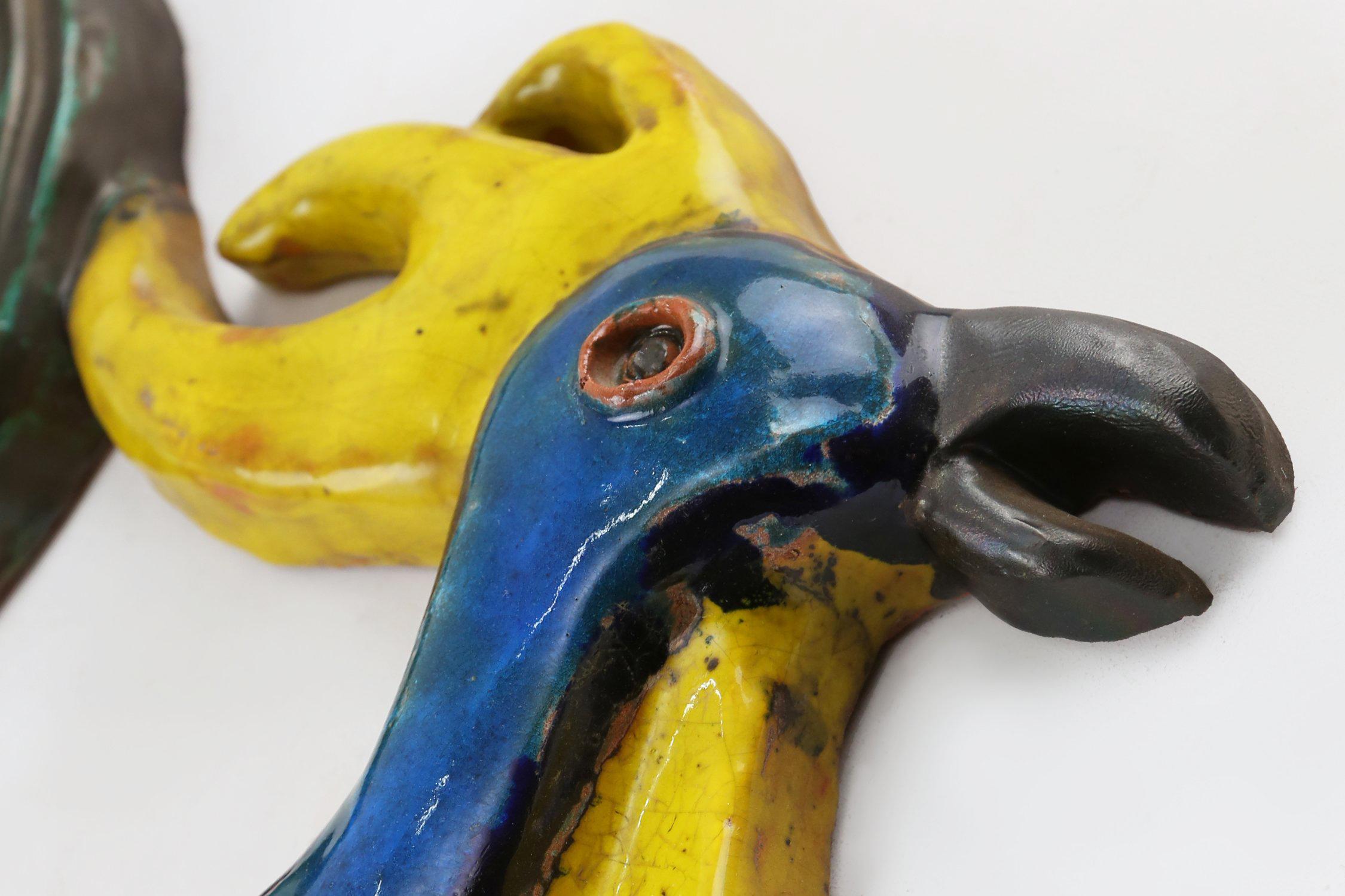 Smaltato Placchetta in ceramica d'epoca raffigurante un gallo colorato, firmata A. Dandoy, Belgio 1960 in vendita