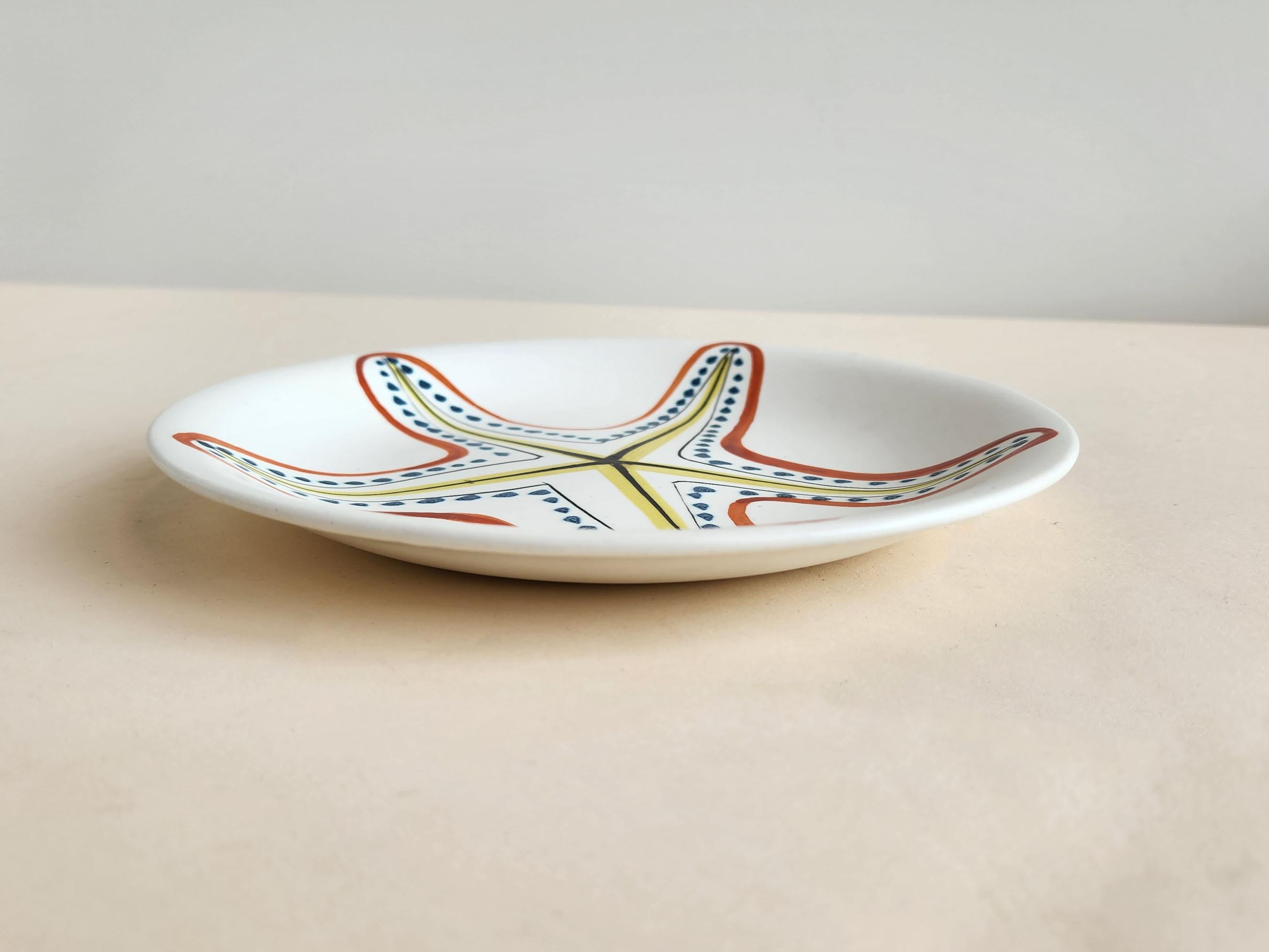 Français Roger Capron - Assiette en céramique vintage avec étoile de mer en vente
