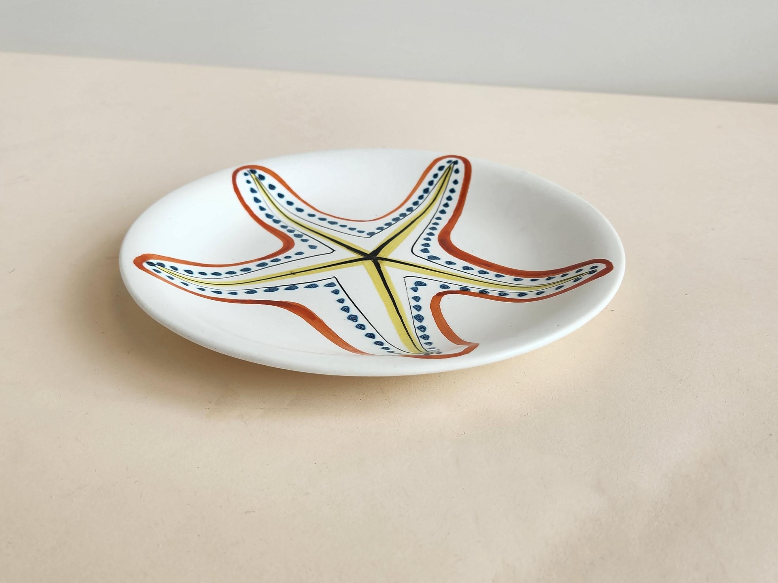 Roger Capron - Vintage Ceramic Plate with Sea Star In Excellent Condition For Sale In Stratford, CT