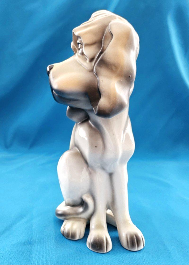 Eight Inch Tall Mid-Century Modern Ceramic / Porcelain Hound Dog In Good Condition For Sale In Warrenton, OR