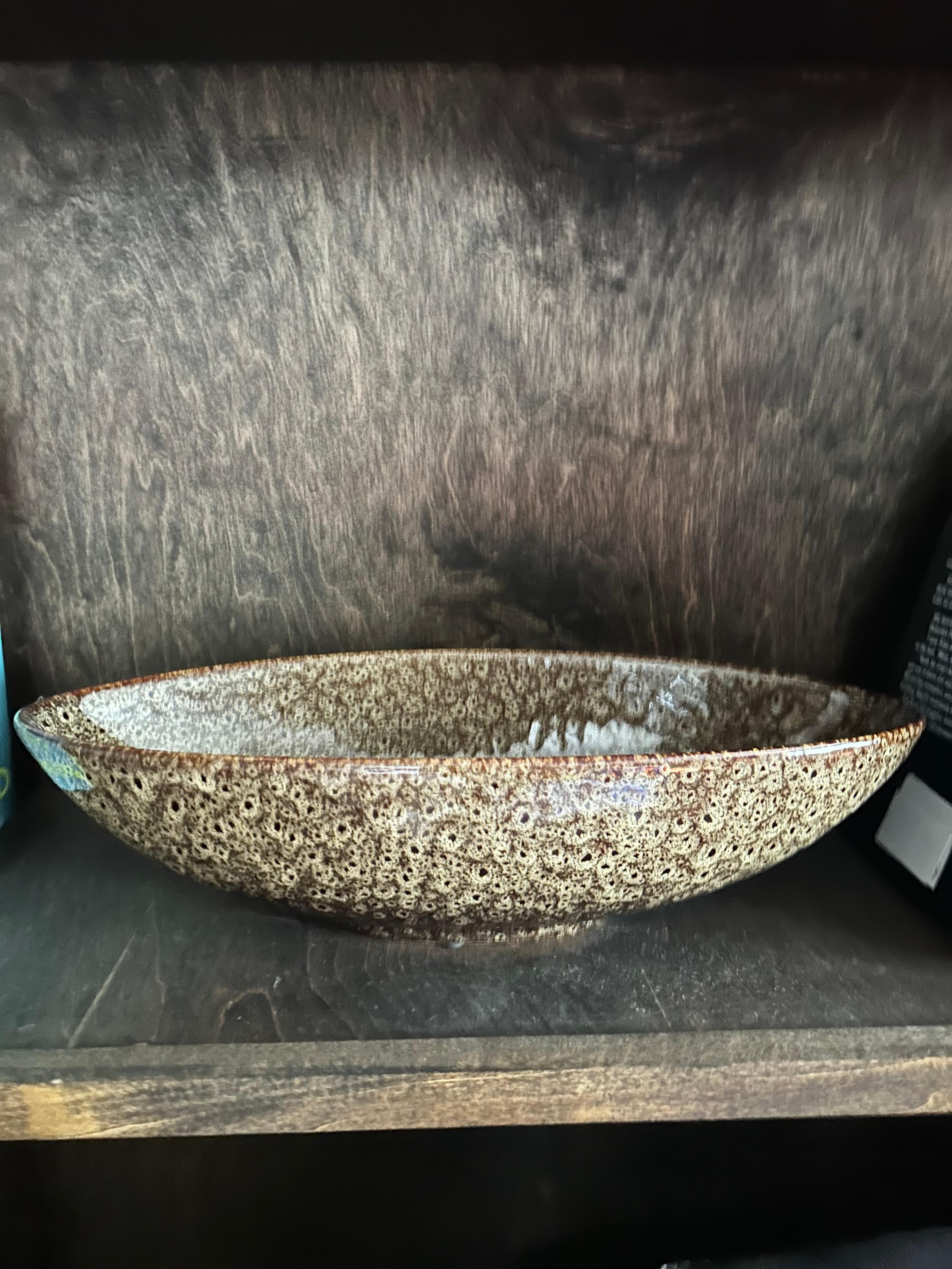 Beautiful vintage oval decorative bowl. The outside and inside have a unique design and makes its a great piece to add to your home.
