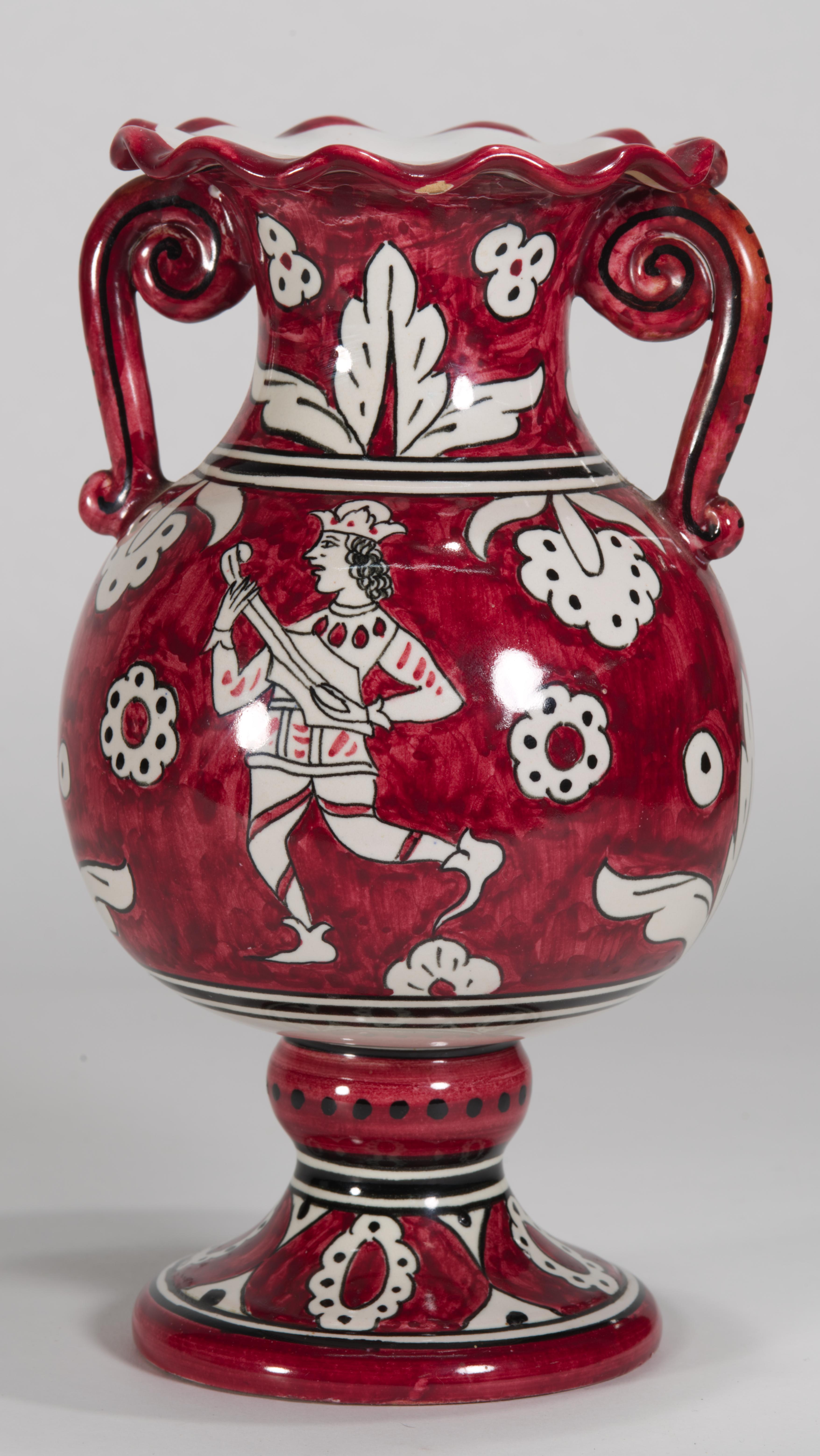 Mid-Century moderno Urna rossa in ceramica d'epoca con manici Giullare Musicista Decor Italia anni '50 in vendita