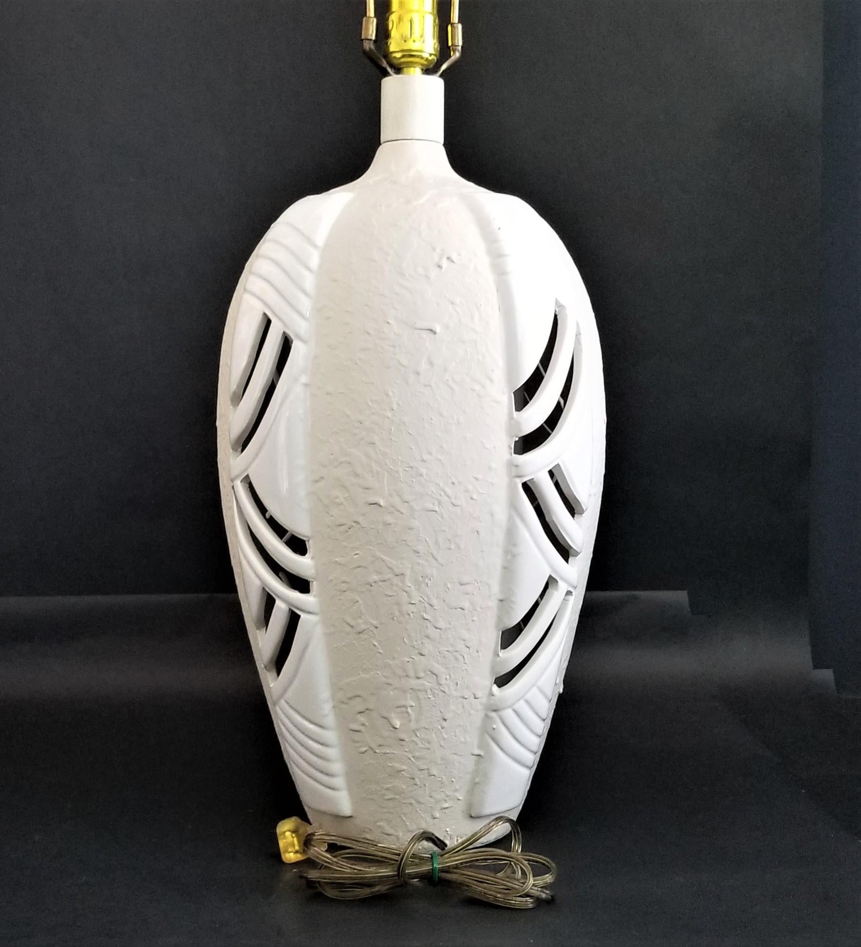 Vintage Ceramic Reticulated Table Lamp with Inside Light For Sale 1