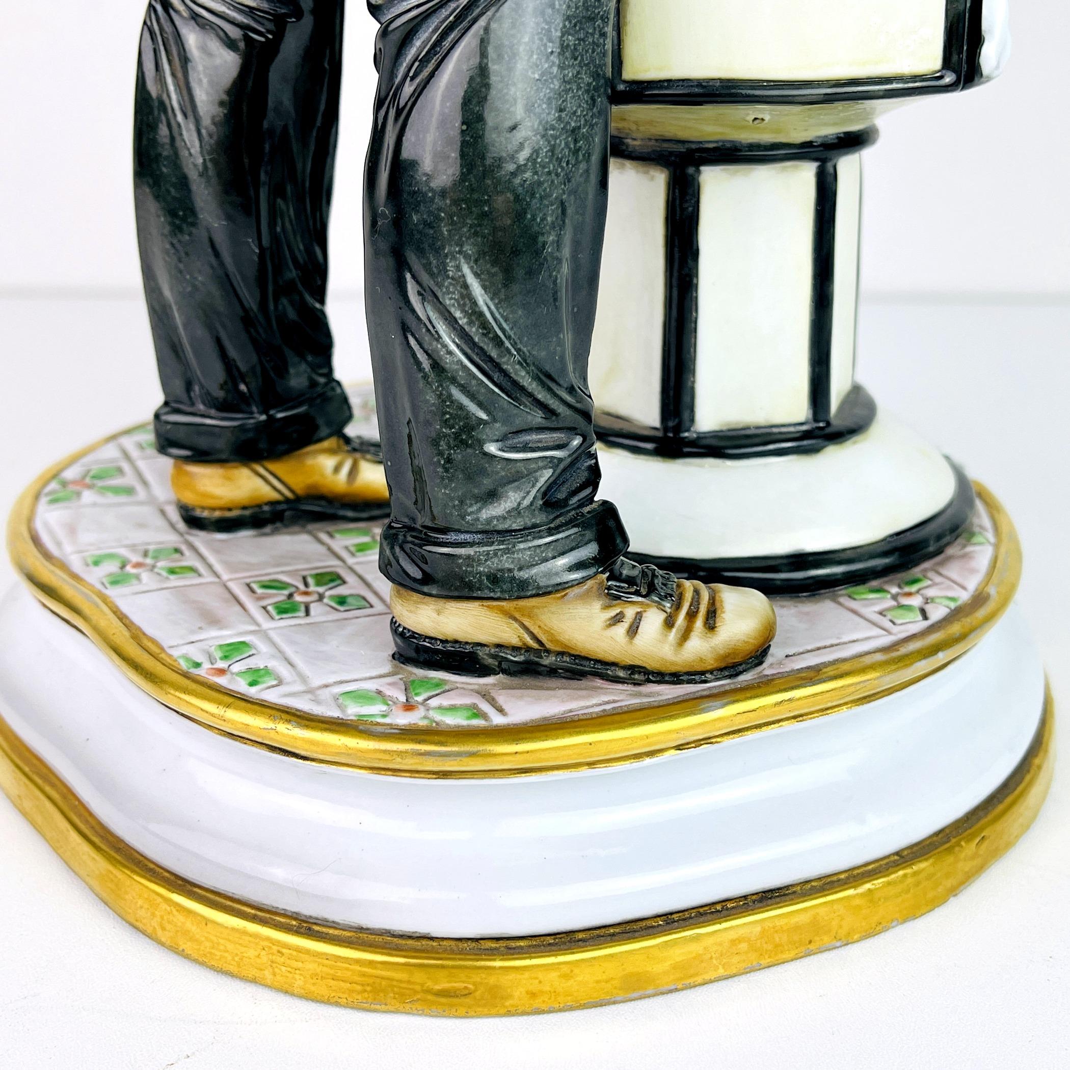 Scultura in ceramica d'epoca di Barbiere di Capodimonte Italia anni '50 in vendita 5