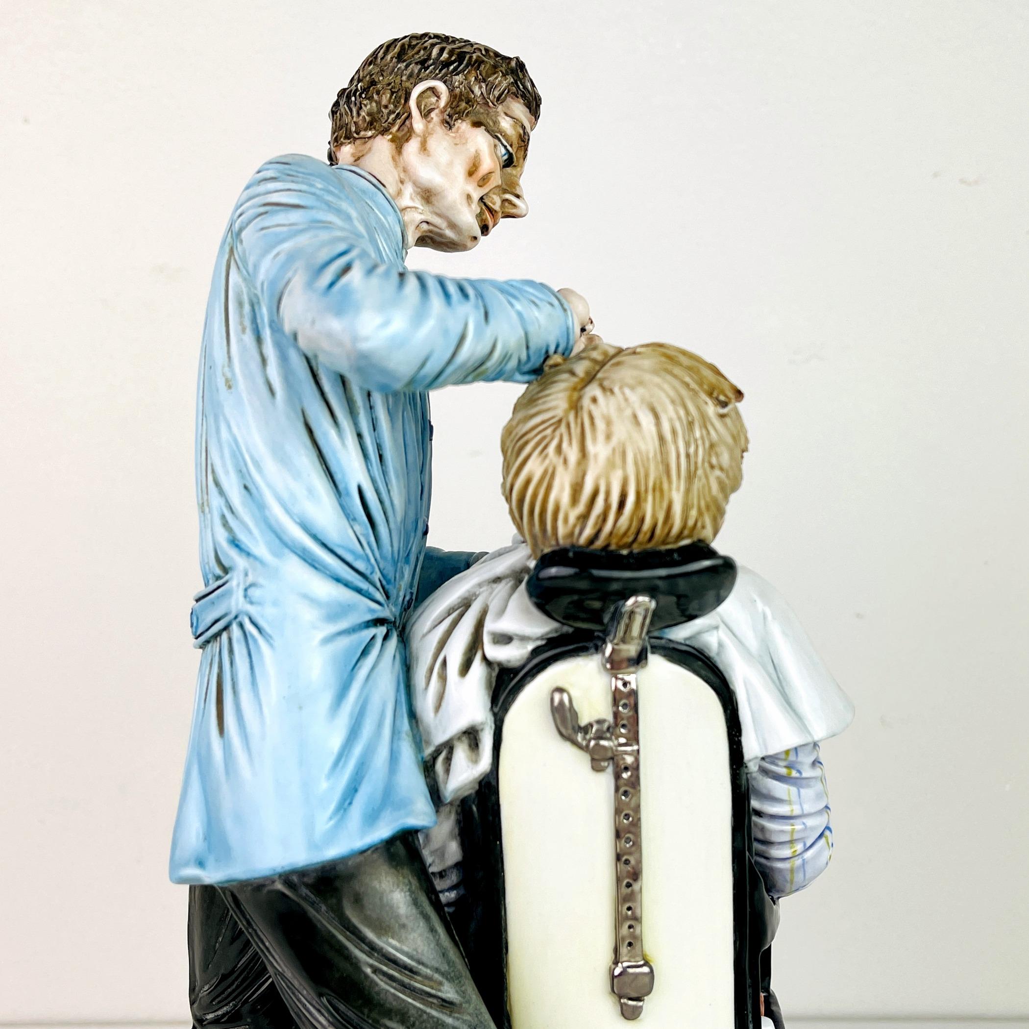 Scultura in ceramica d'epoca di Barbiere di Capodimonte Italia anni '50 in vendita 6