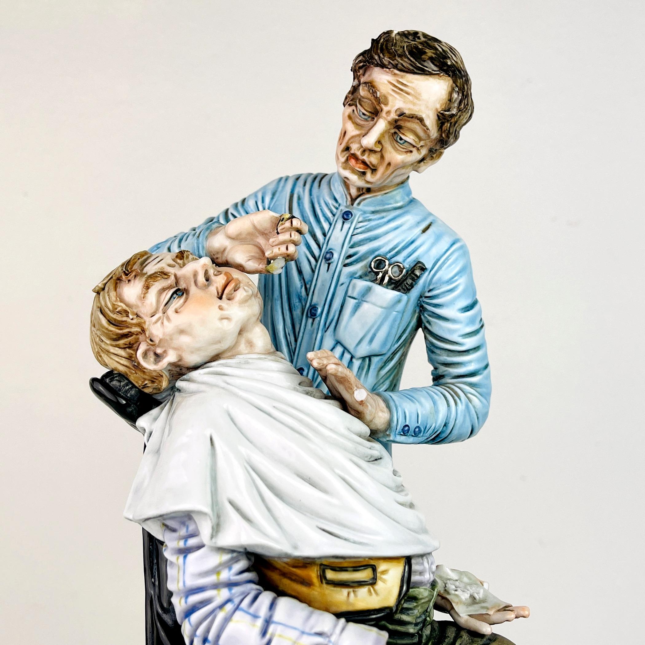 Scultura in ceramica d'epoca di Barbiere di Capodimonte Italia anni '50 in vendita 8