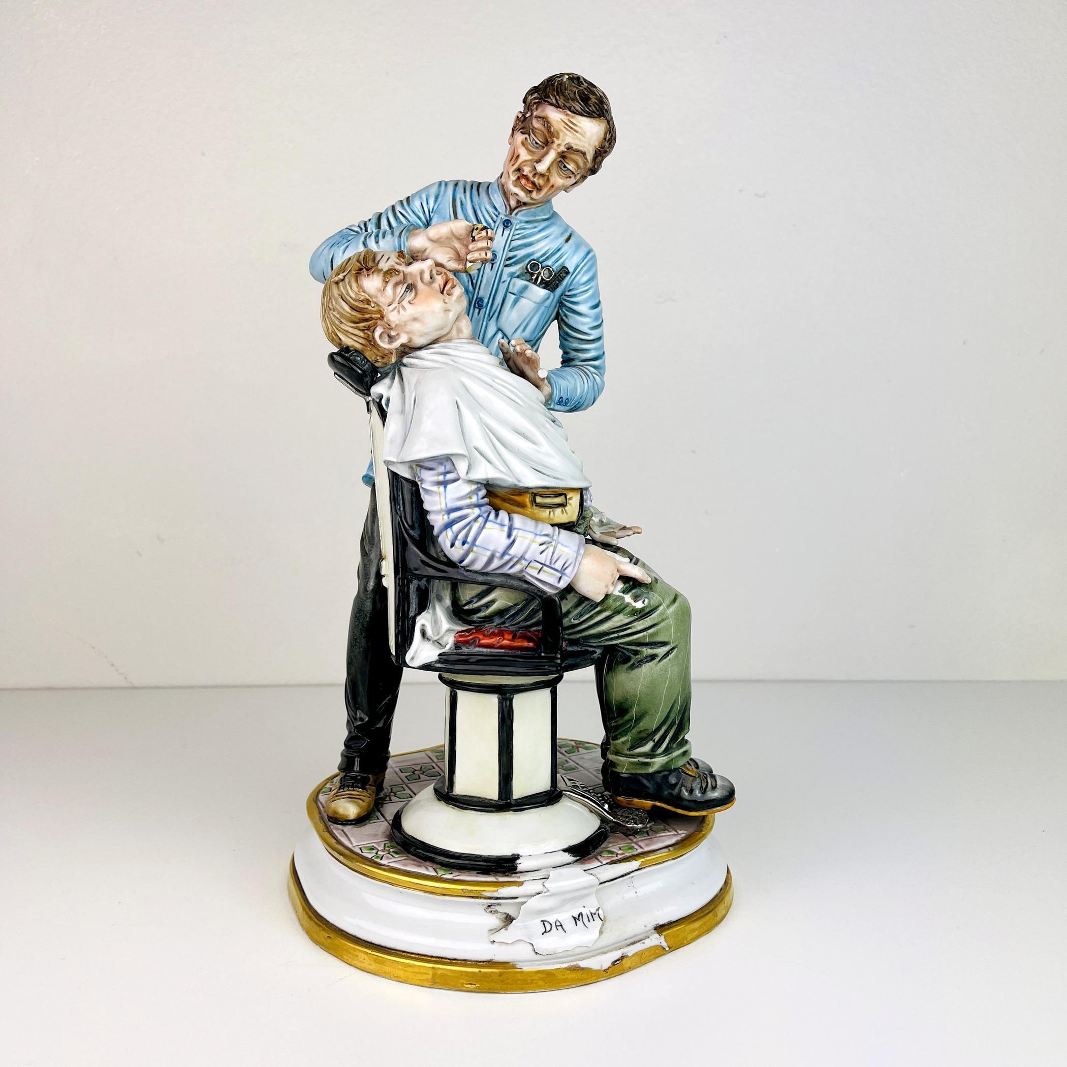 Scultura in ceramica d'epoca di Barbiere di Capodimonte Italia anni '50 in vendita 10