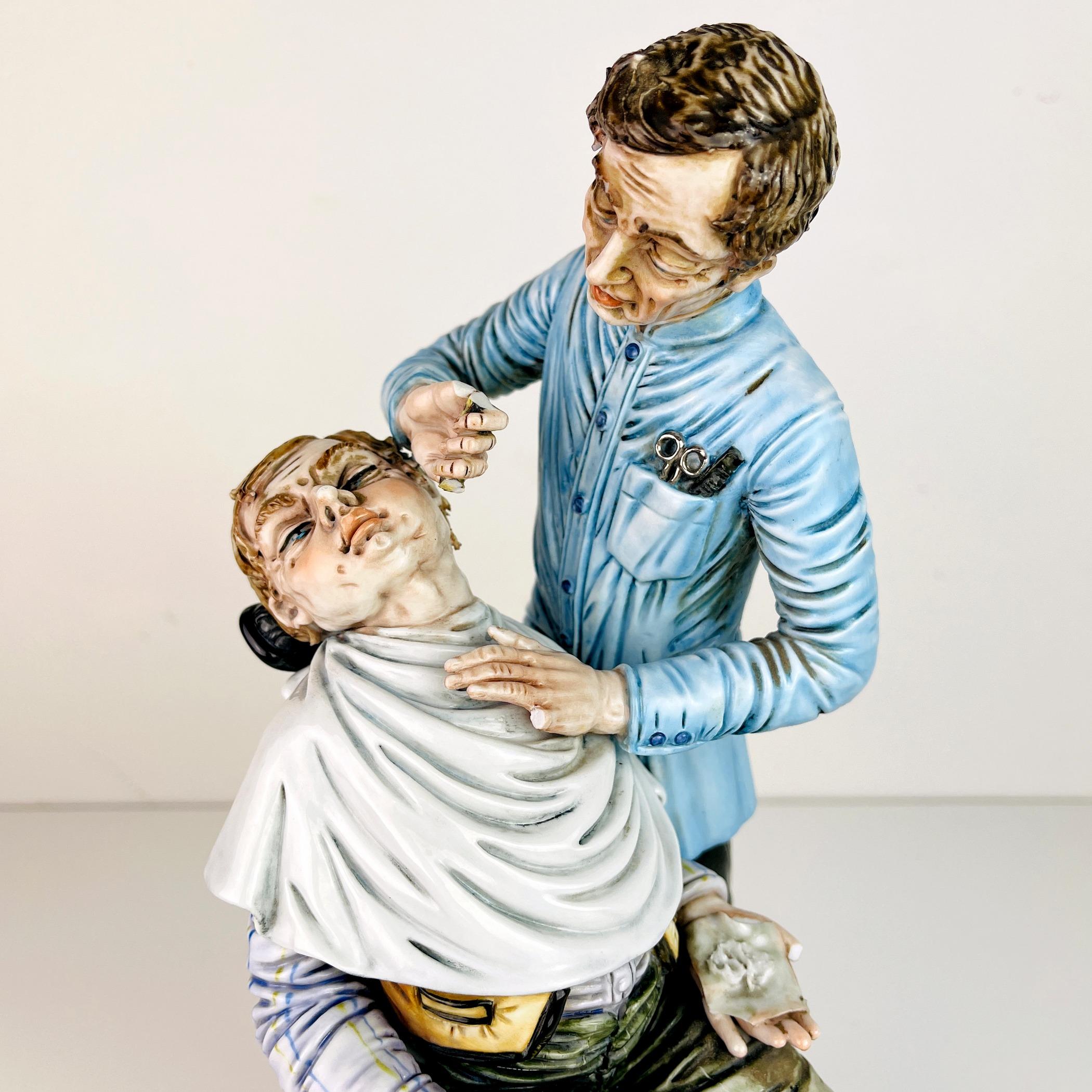 Mid-Century moderno Scultura in ceramica d'epoca di Barbiere di Capodimonte Italia anni '50 in vendita