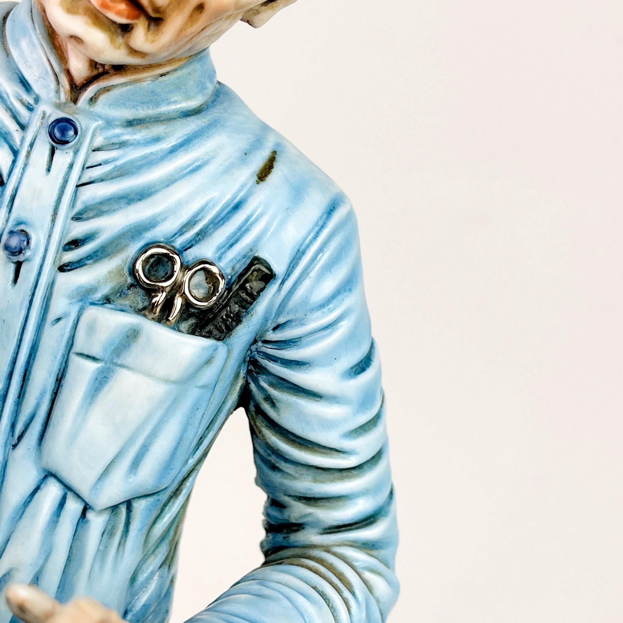Scultura in ceramica d'epoca di Barbiere di Capodimonte Italia anni '50 In condizioni buone in vendita a Miklavž Pri Taboru, SI