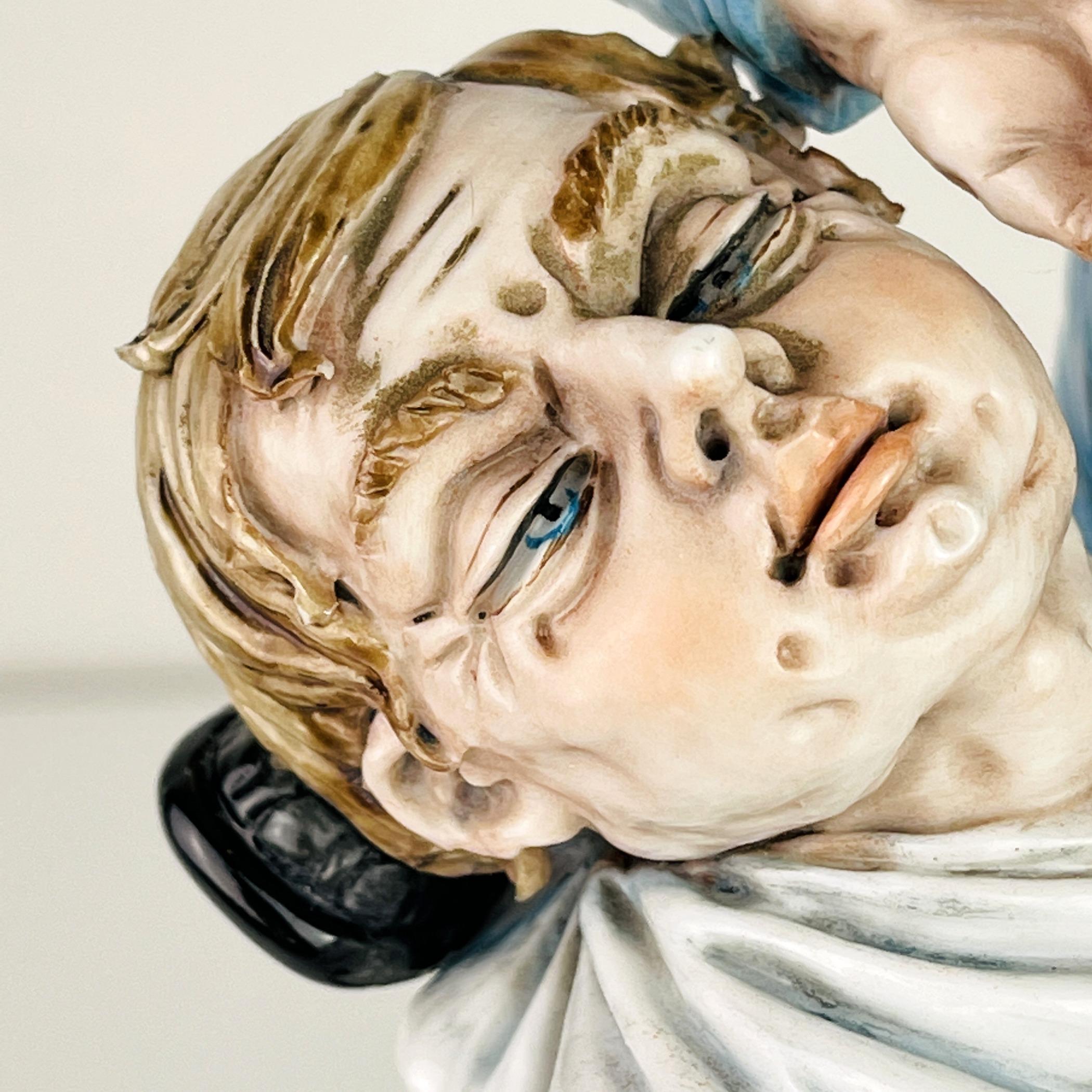 Scultura in ceramica d'epoca di Barbiere di Capodimonte Italia anni '50 in vendita 1